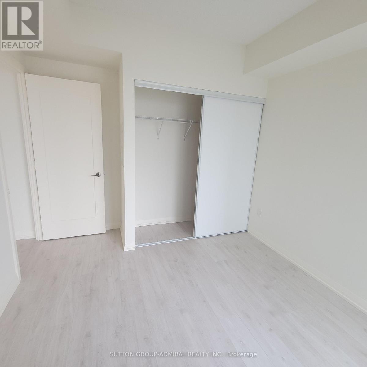 810 - 27 Korda Gate, Vaughan, Ontario  L4K 2M9 - Photo 3 - N12493964