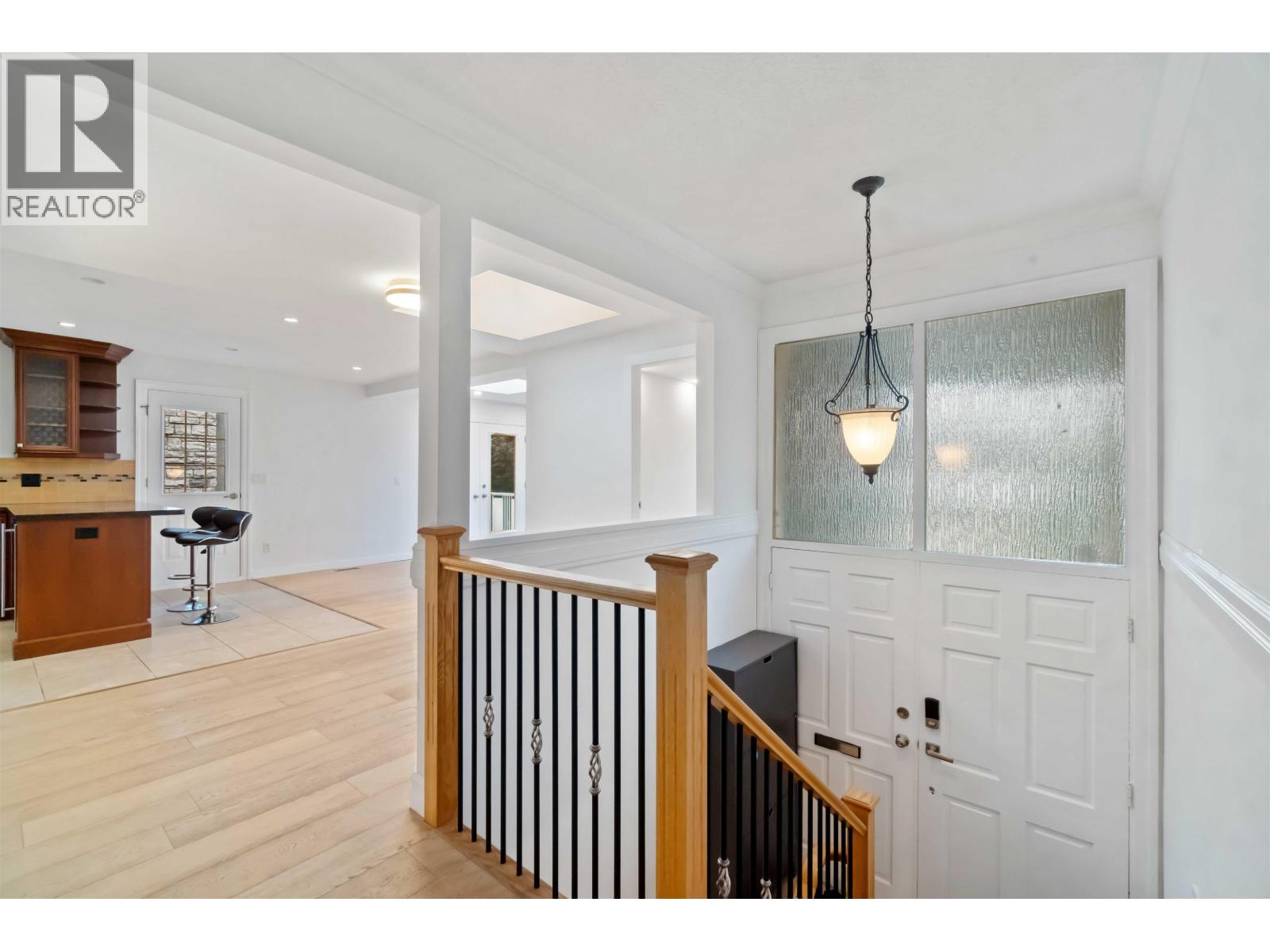 595 Garrow Drive, Port Moody, British Columbia  V3H 1H6 - Photo 4 - R3059219