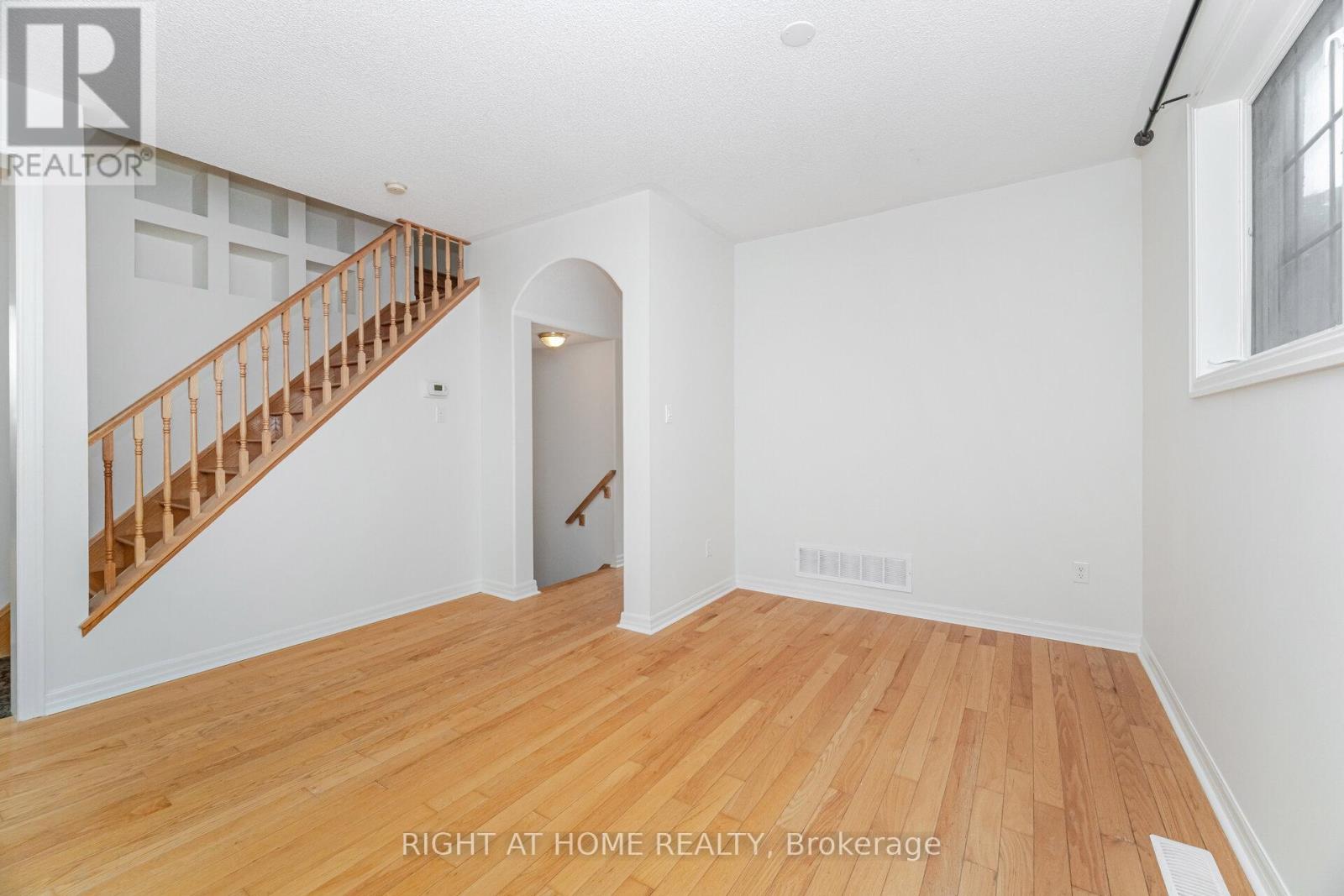 2499 Scotch Pine Drive, Oakville, Ontario  L6M 4C4 - Photo 13 - W12488788