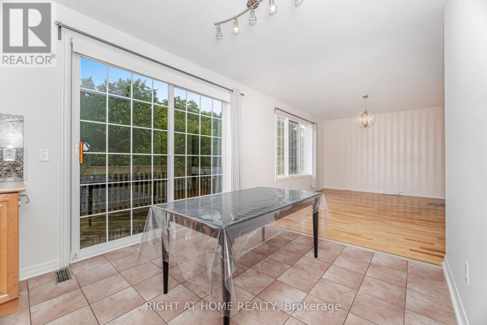 2499 Scotch Pine Drive, Oakville, Ontario  L6M 4C4 - Photo 17 - W12488788