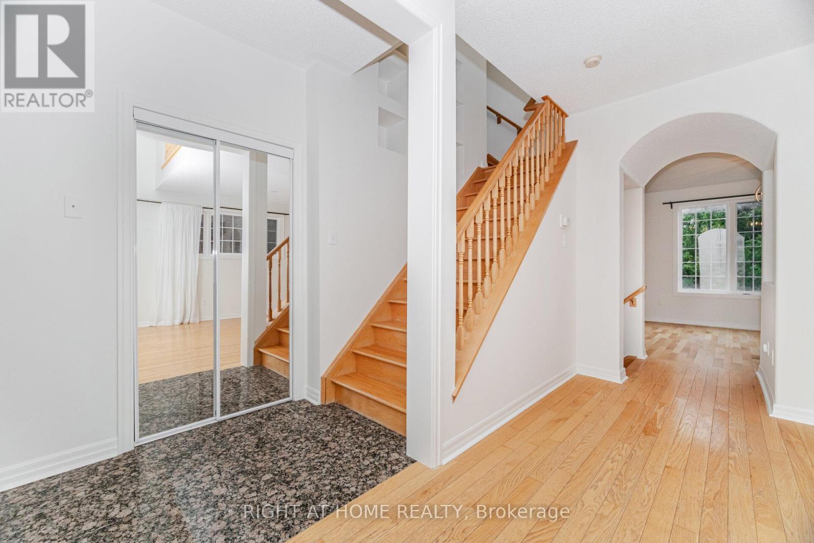 2499 Scotch Pine Drive, Oakville, Ontario  L6M 4C4 - Photo 22 - W12488788