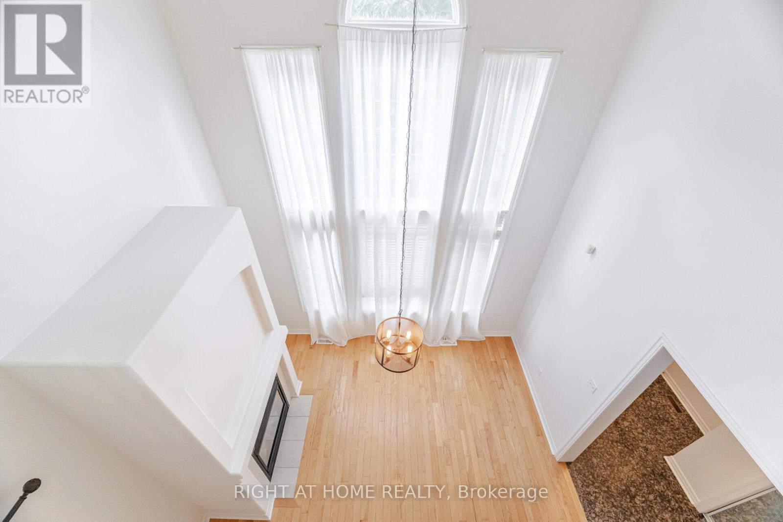 2499 Scotch Pine Drive, Oakville, Ontario  L6M 4C4 - Photo 10 - W12488788