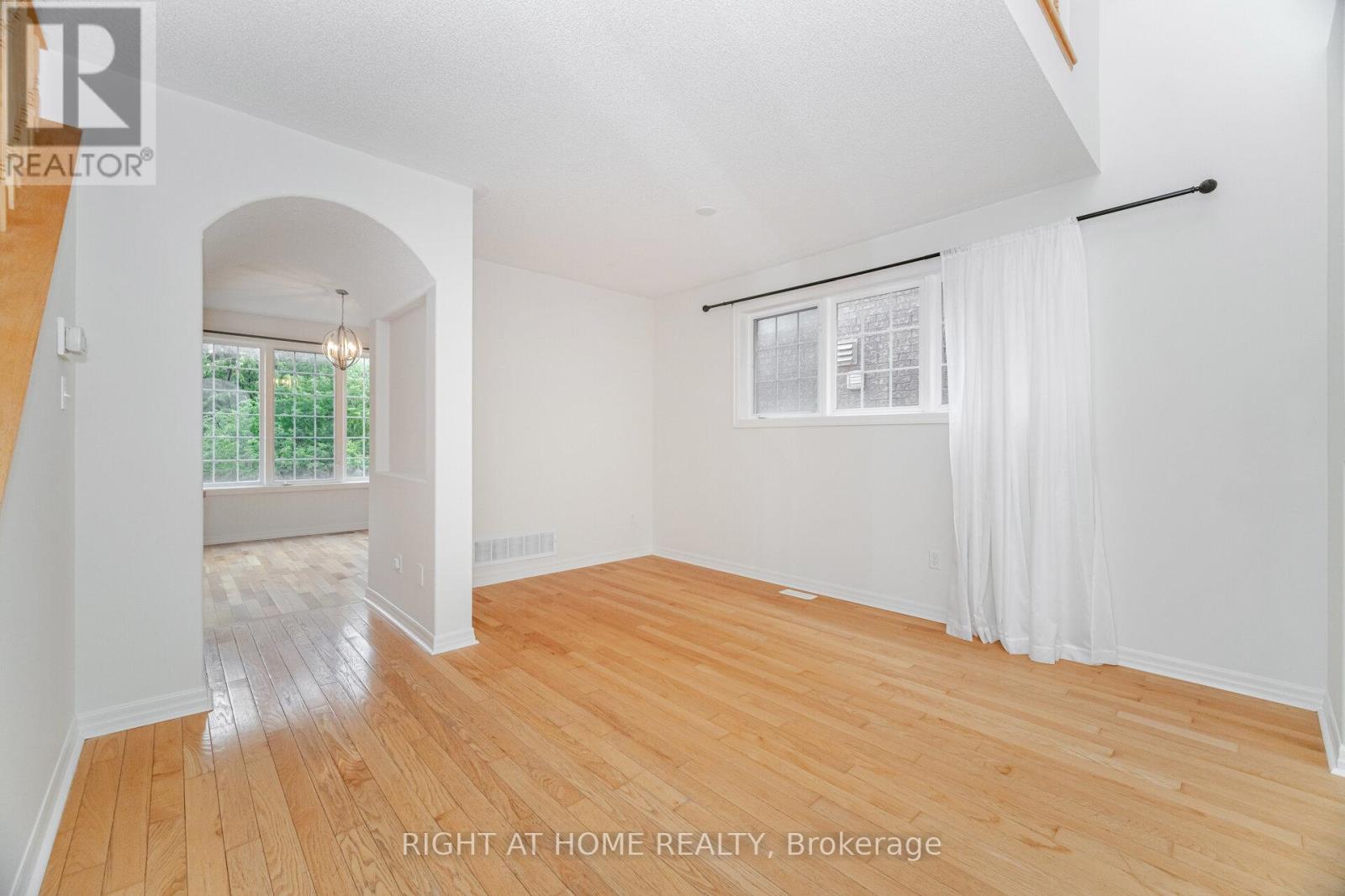 2499 Scotch Pine Drive, Oakville, Ontario  L6M 4C4 - Photo 14 - W12488788