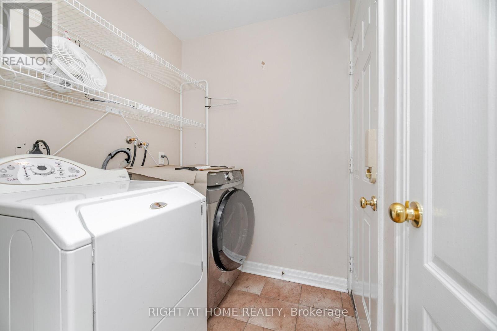 2499 Scotch Pine Drive, Oakville, Ontario  L6M 4C4 - Photo 21 - W12488788