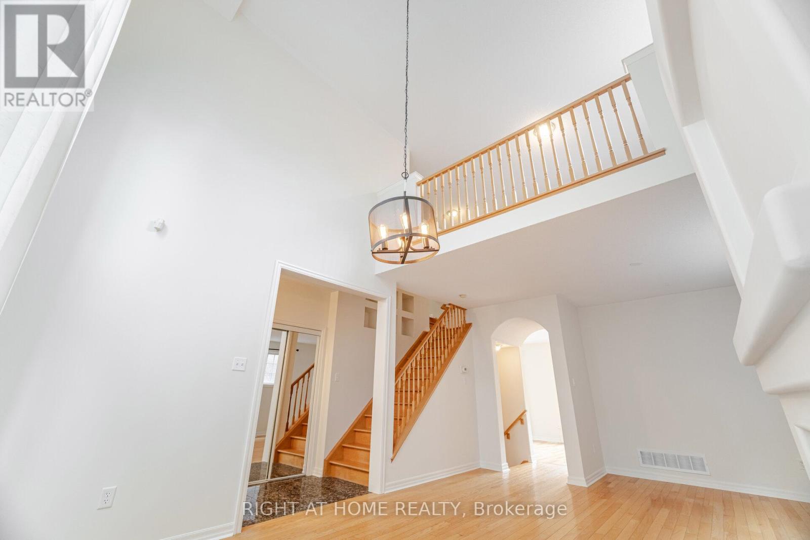 2499 Scotch Pine Drive, Oakville, Ontario  L6M 4C4 - Photo 9 - W12488788