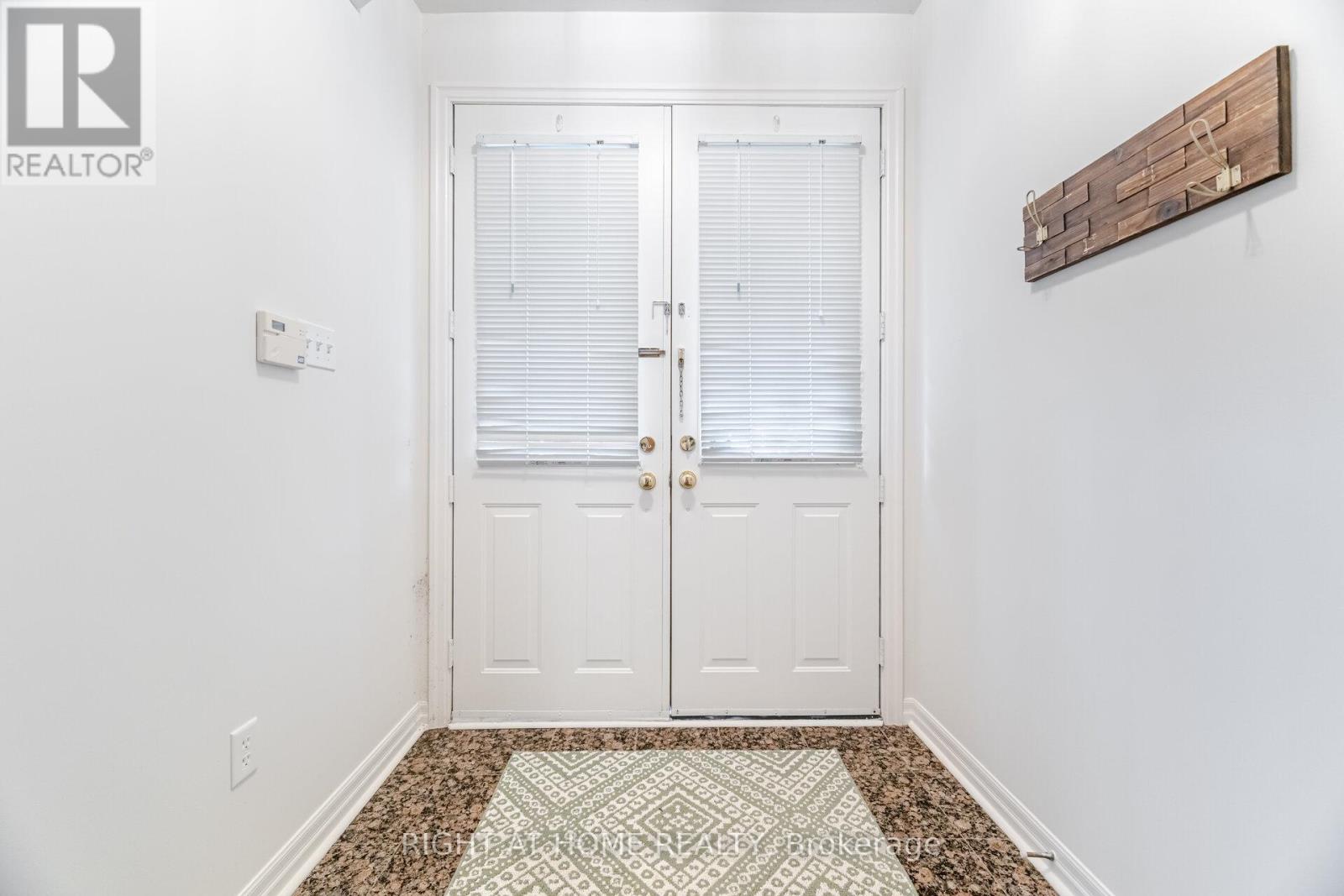 2499 Scotch Pine Drive, Oakville, Ontario  L6M 4C4 - Photo 5 - W12488788