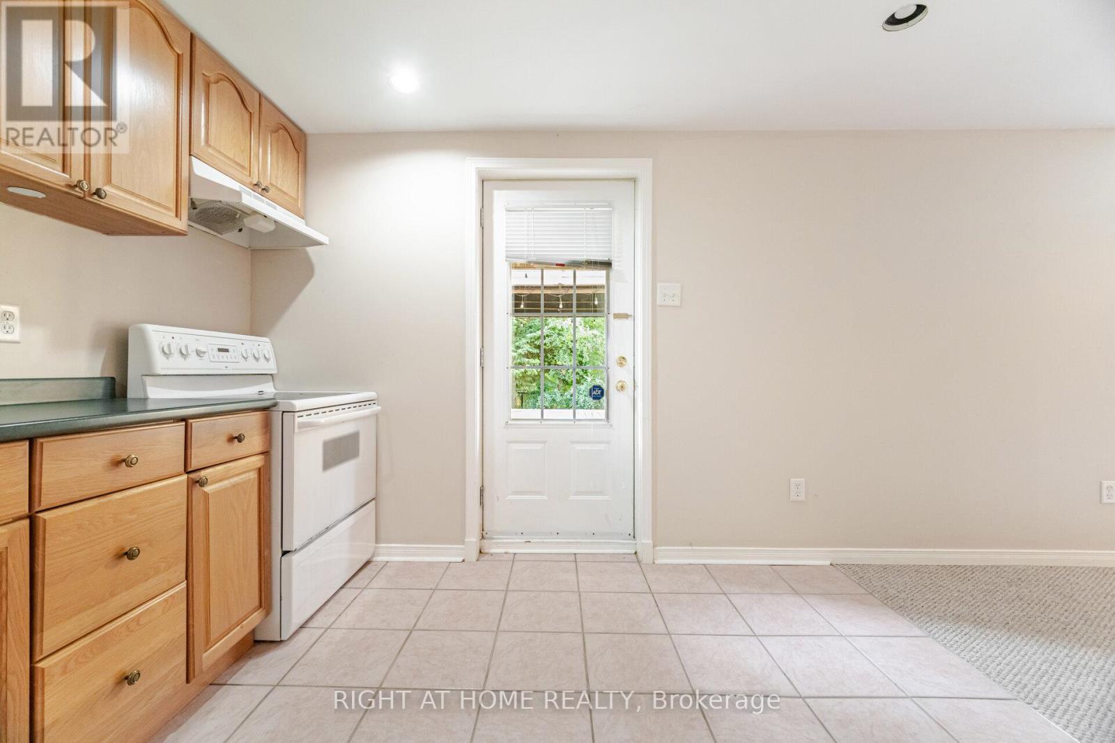 2499 Scotch Pine Drive, Oakville, Ontario  L6M 4C4 - Photo 38 - W12488788