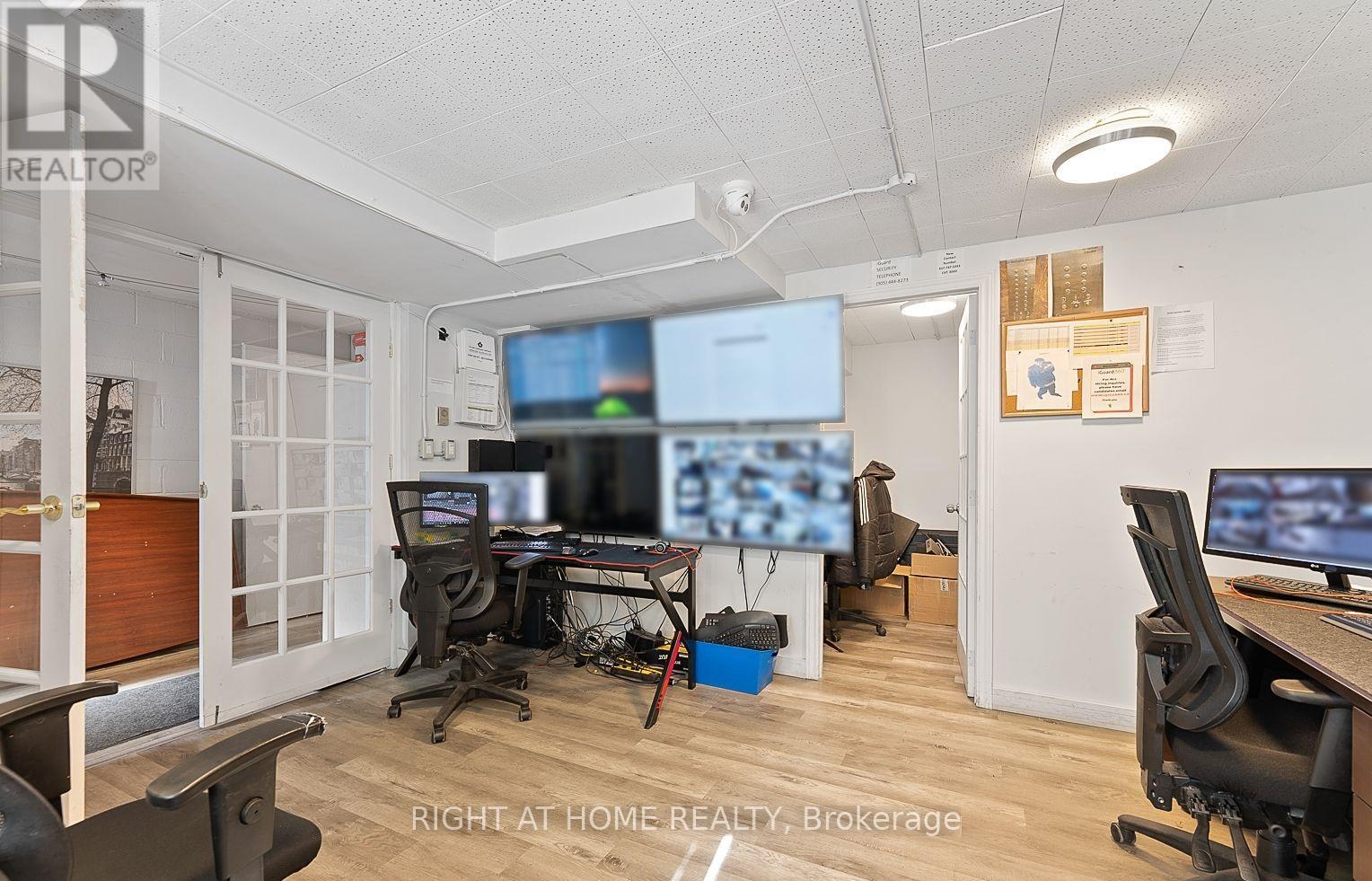 100 - 20 Stavebank Road, Mississauga, Ontario  L5G 2T4 - Photo 11 - W12493986