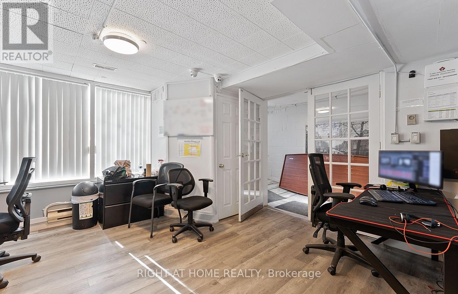 100 - 20 Stavebank Road, Mississauga, Ontario  L5G 2T4 - Photo 12 - W12493986