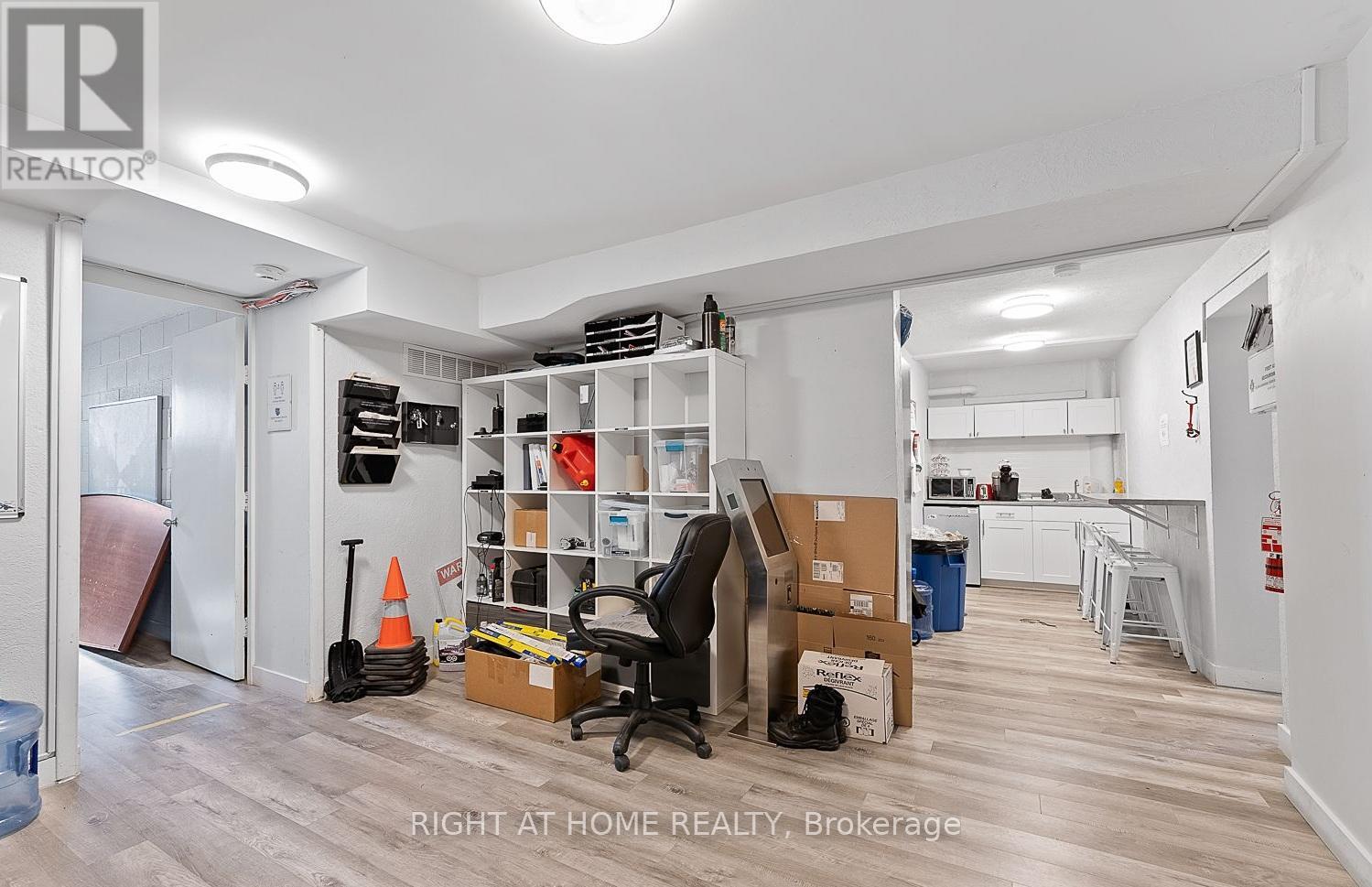 100 - 20 Stavebank Road, Mississauga, Ontario  L5G 2T4 - Photo 14 - W12493986