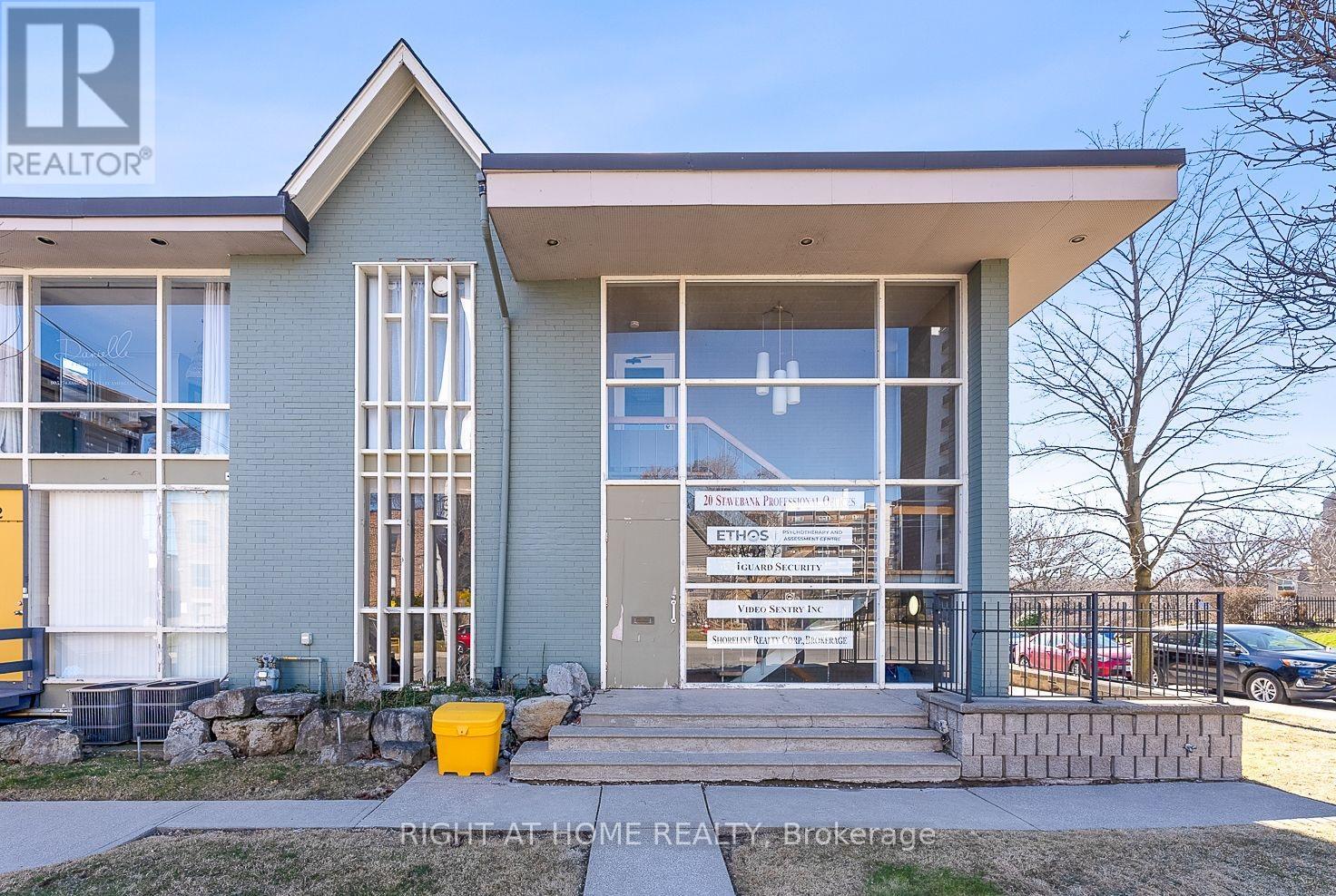 100 - 20 Stavebank Road, Mississauga, Ontario  L5G 2T4 - Photo 15 - W12493986