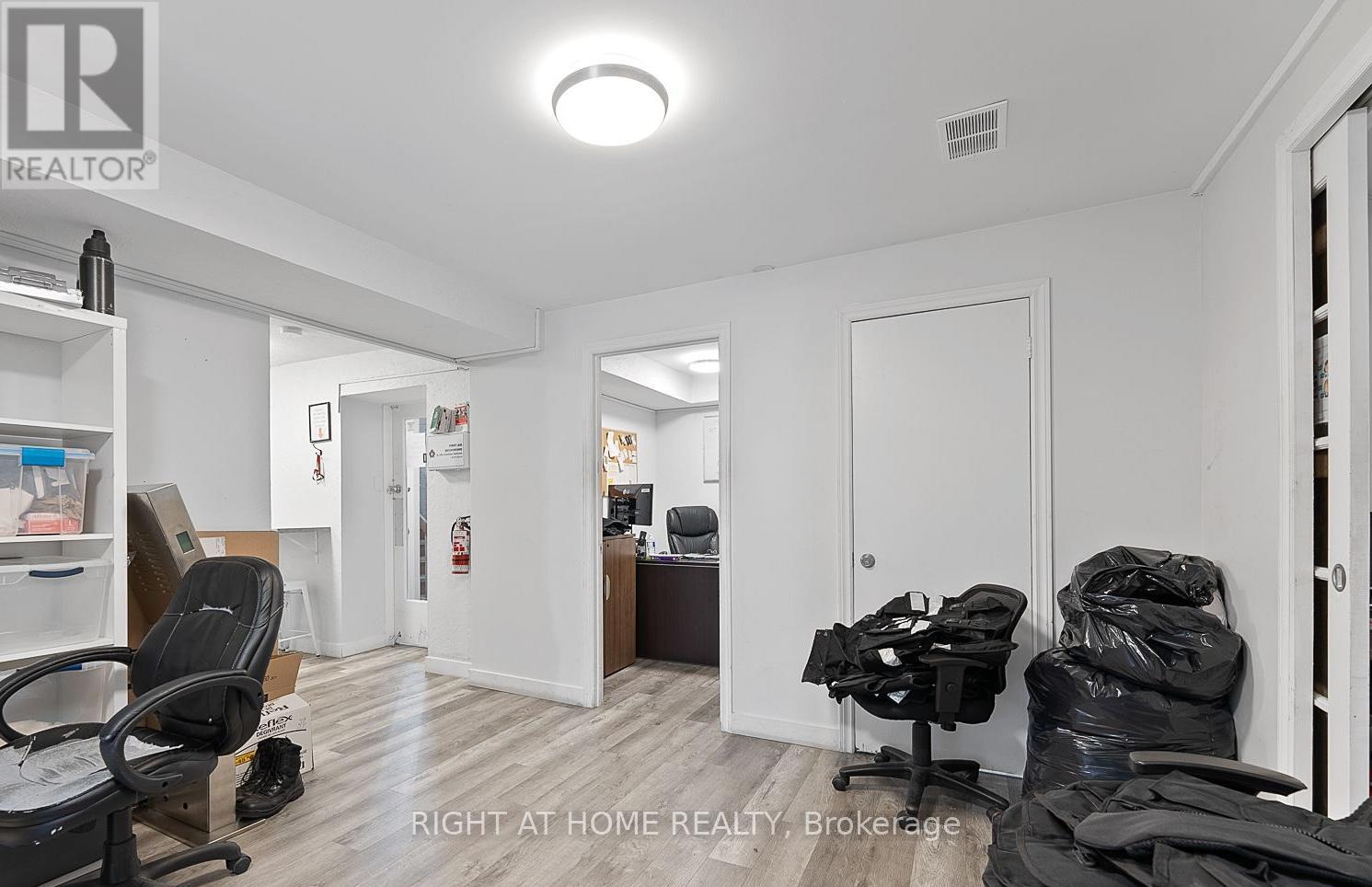 100 - 20 Stavebank Road, Mississauga, Ontario  L5G 2T4 - Photo 16 - W12493986