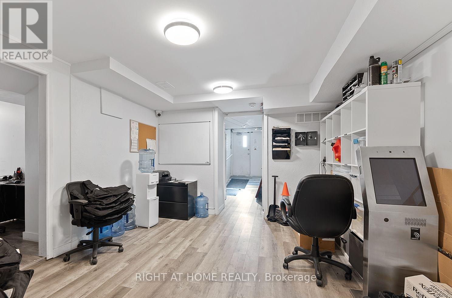 100 - 20 Stavebank Road, Mississauga, Ontario  L5G 2T4 - Photo 17 - W12493986