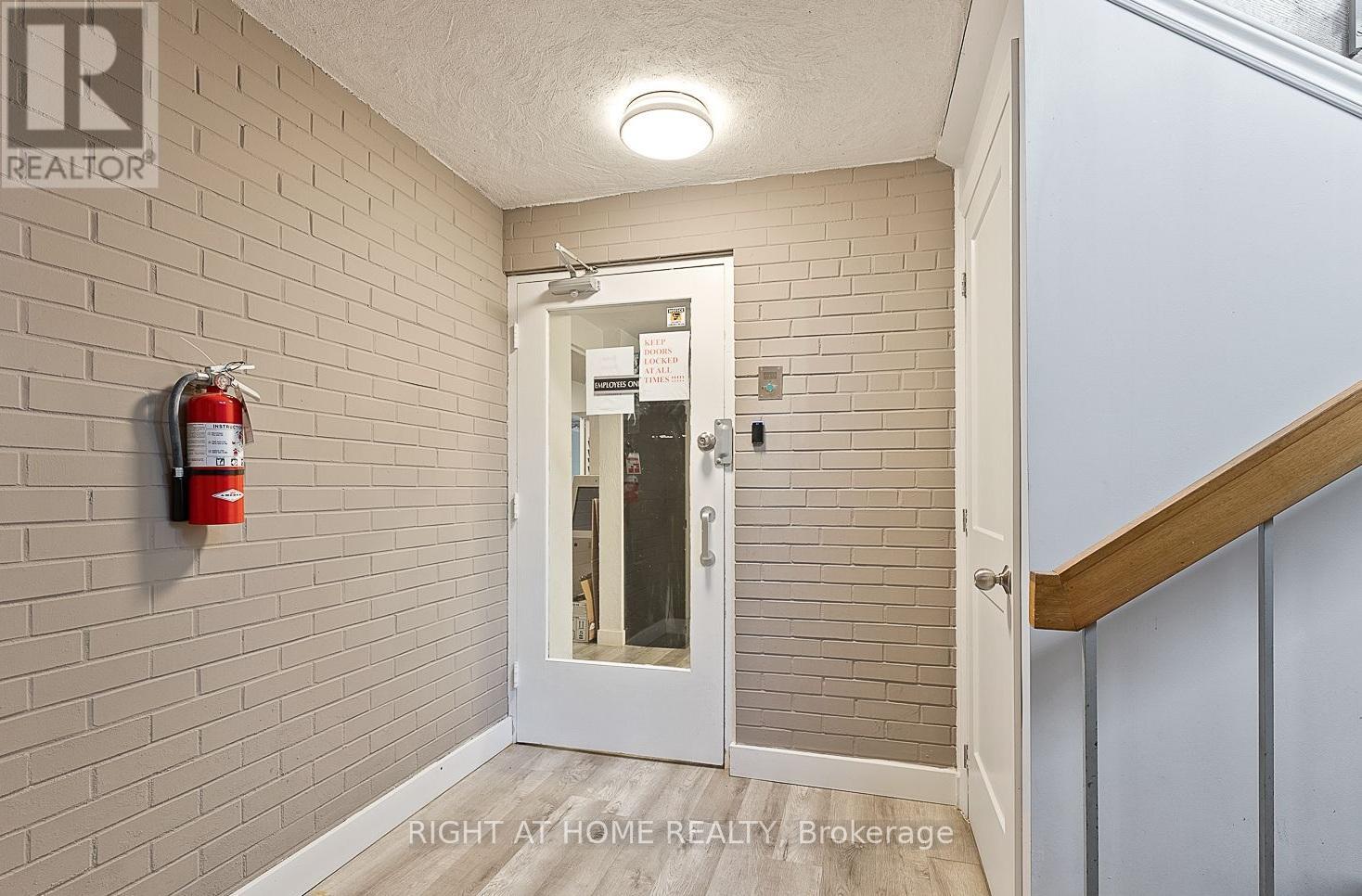 100 - 20 Stavebank Road, Mississauga, Ontario  L5G 2T4 - Photo 2 - W12493986