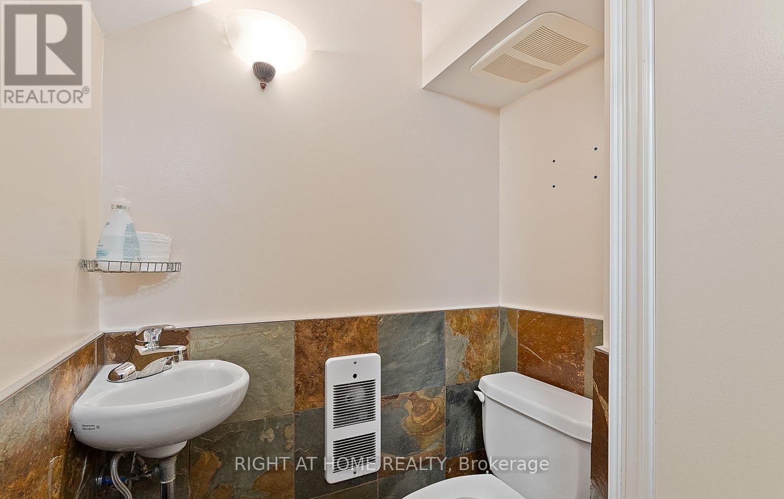 100 - 20 Stavebank Road, Mississauga, Ontario  L5G 2T4 - Photo 3 - W12493986