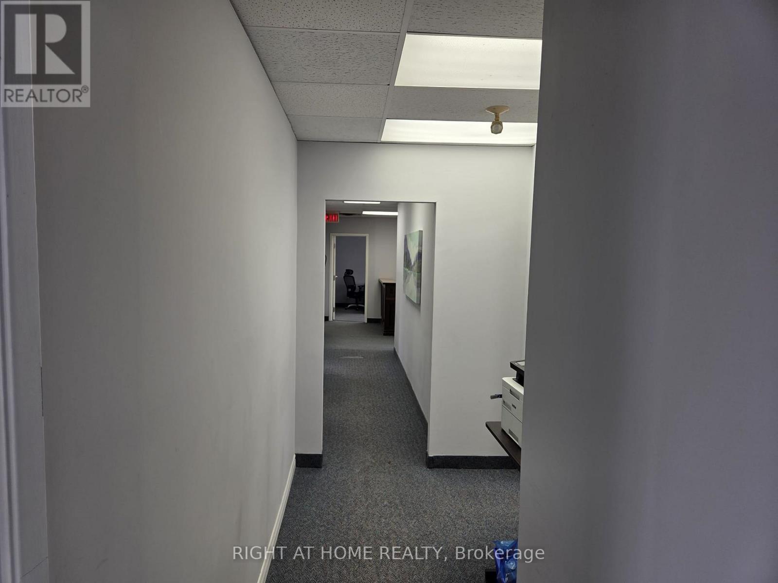 100 - 20 Stavebank Road, Mississauga, Ontario  L5G 2T4 - Photo 5 - W12493986