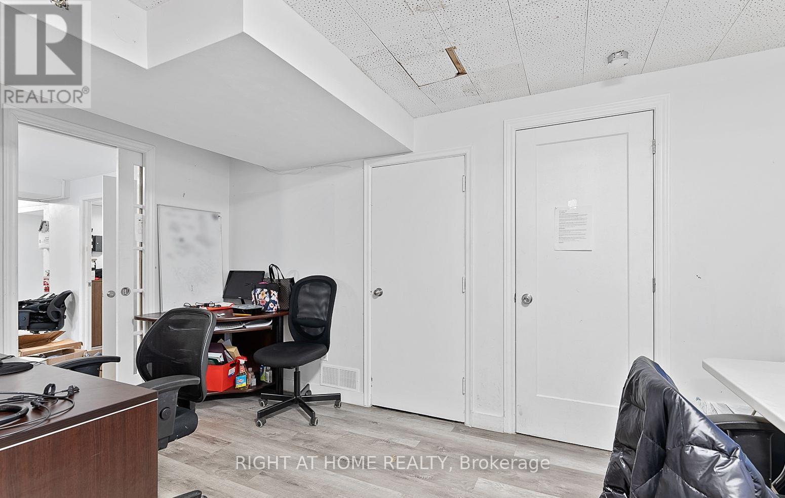 100 - 20 Stavebank Road, Mississauga, Ontario  L5G 2T4 - Photo 7 - W12493986