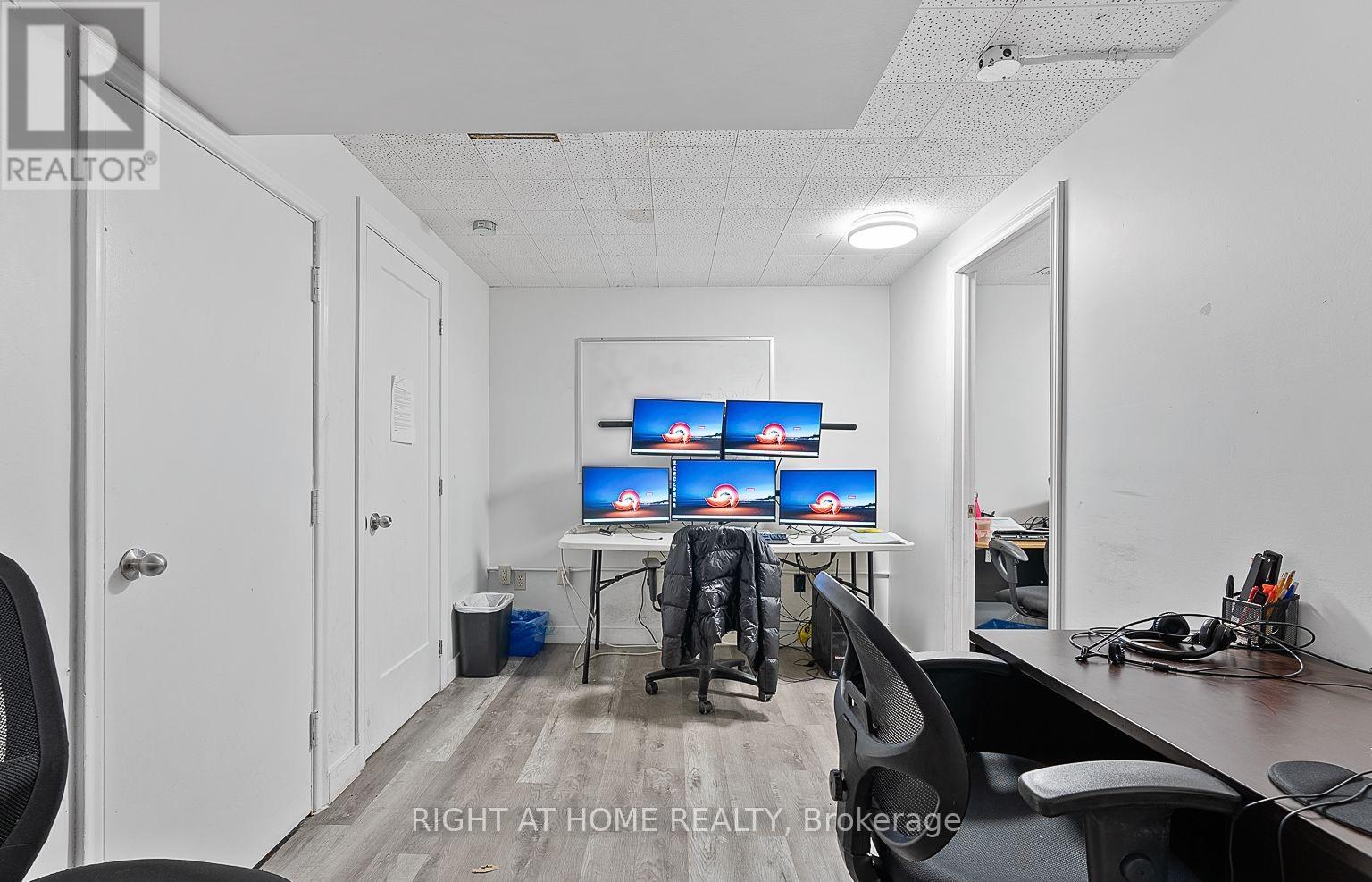 100 - 20 Stavebank Road, Mississauga, Ontario  L5G 2T4 - Photo 9 - W12493986