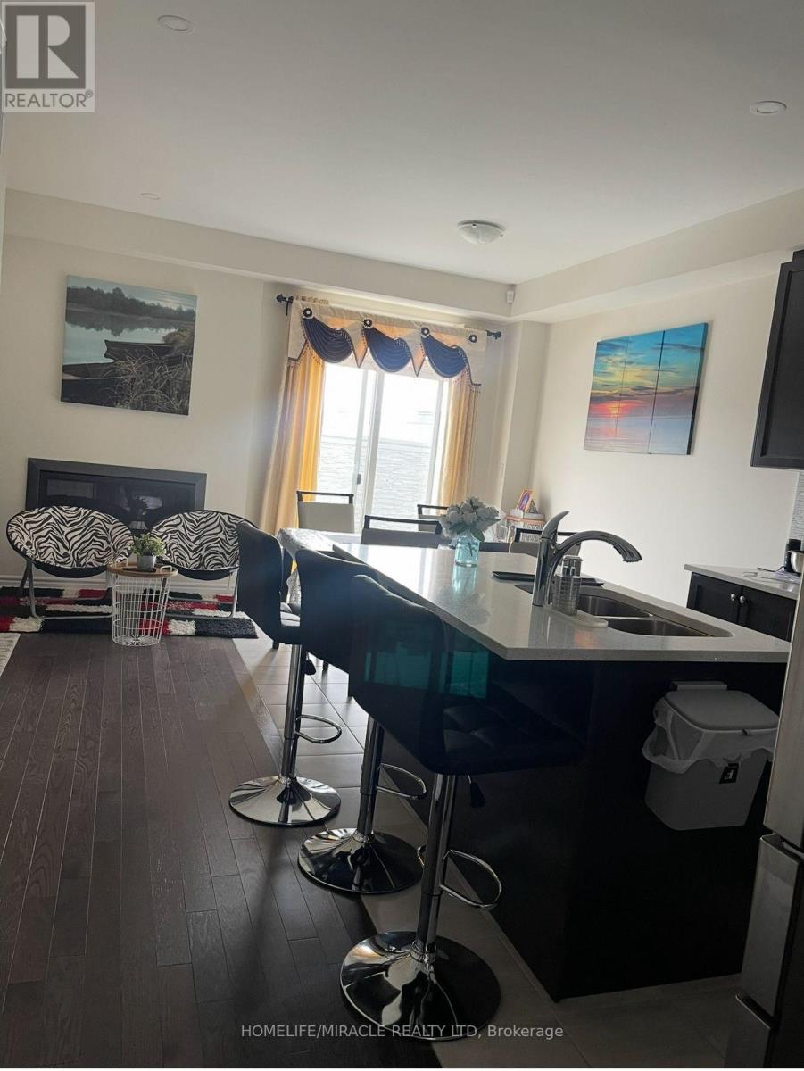 38 Folgate Crescent, Brampton, Ontario  L6R 4A8 - Photo 5 - W12493996