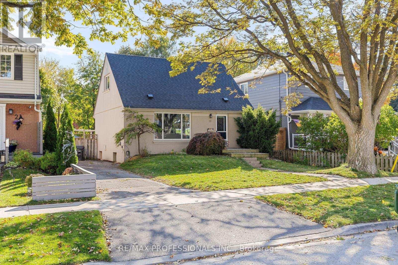 19 MITCHAM DRIVE, Toronto, Ontario