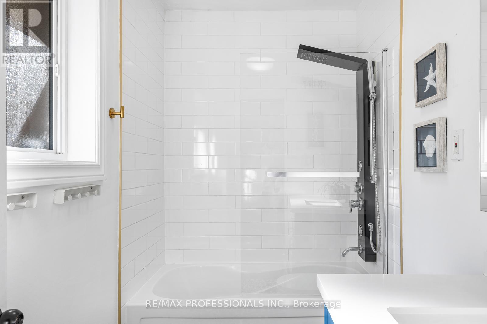 19 Mitcham Drive, Toronto, Ontario  M8W 2J6 - Photo 14 - W12493998