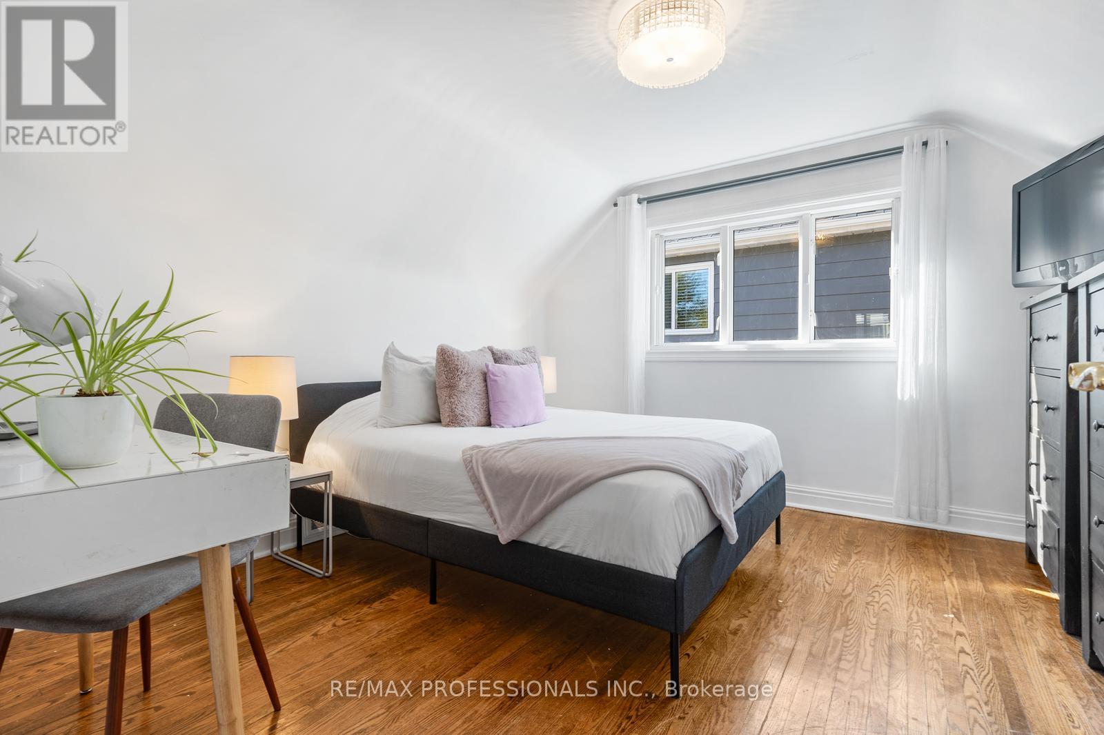 19 Mitcham Drive, Toronto, Ontario  M8W 2J6 - Photo 15 - W12493998