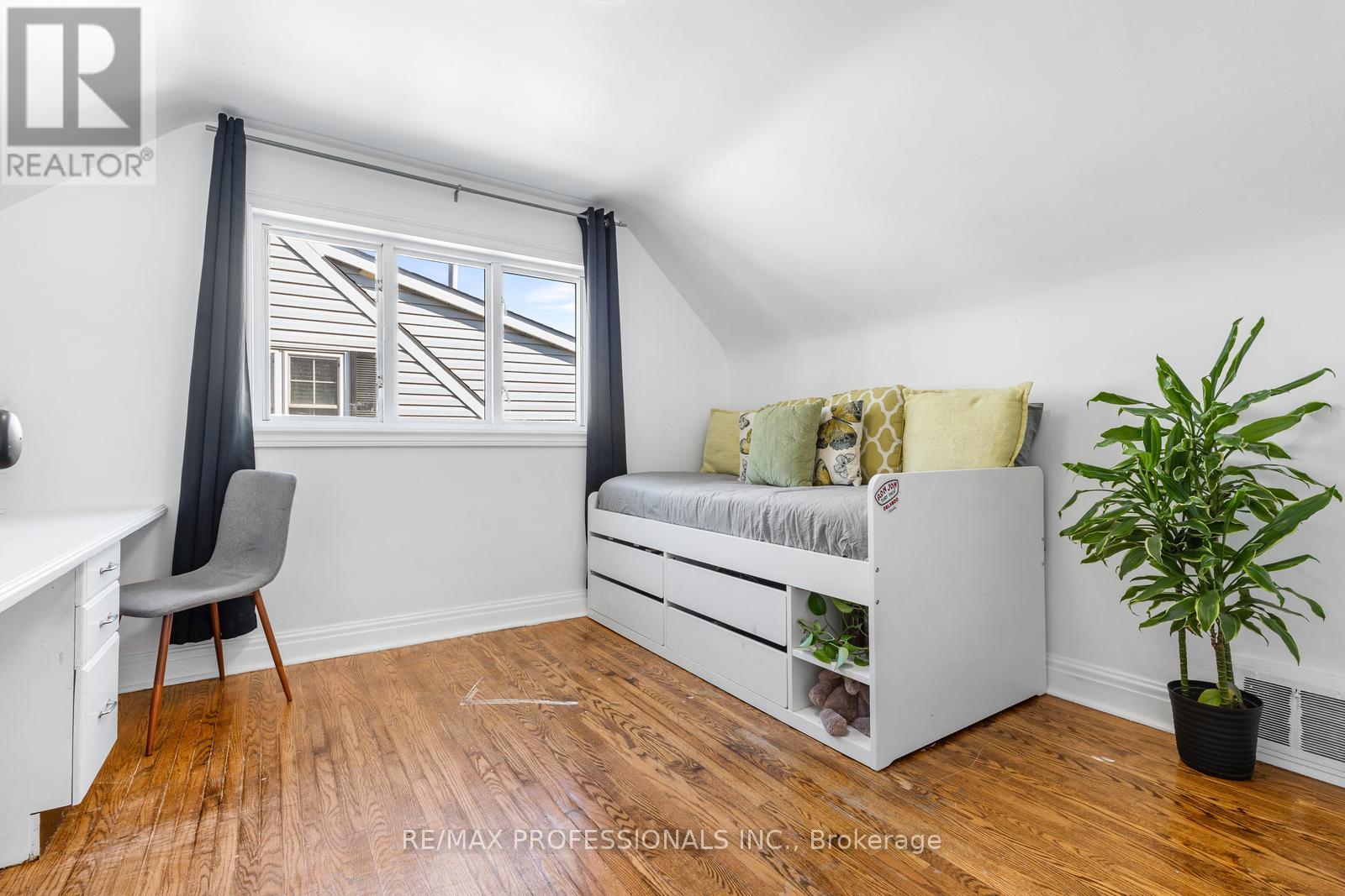 19 Mitcham Drive, Toronto, Ontario  M8W 2J6 - Photo 20 - W12493998