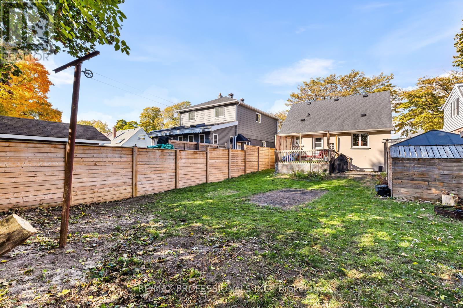 19 Mitcham Drive, Toronto, Ontario  M8W 2J6 - Photo 31 - W12493998