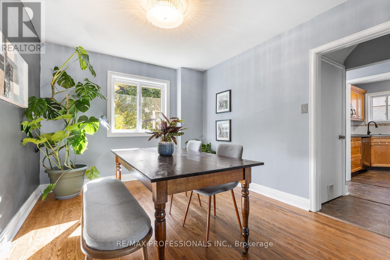 19 Mitcham Drive, Toronto, Ontario  M8W 2J6 - Photo 6 - W12493998