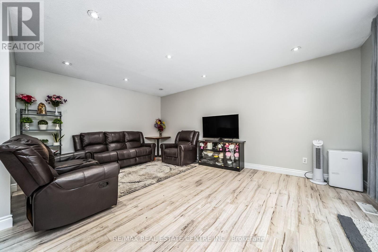 9 Watson Crescent, Brampton, Ontario  L6W 1E5 - Photo 12 - W12494004