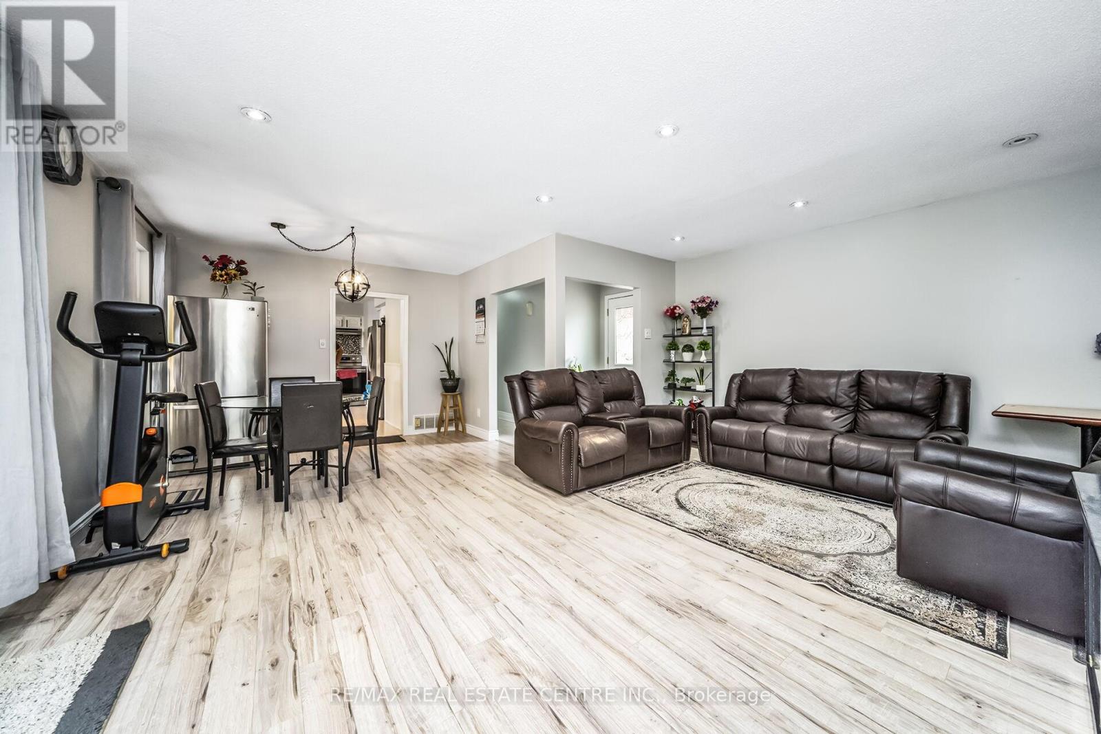 9 Watson Crescent, Brampton, Ontario  L6W 1E5 - Photo 13 - W12494004