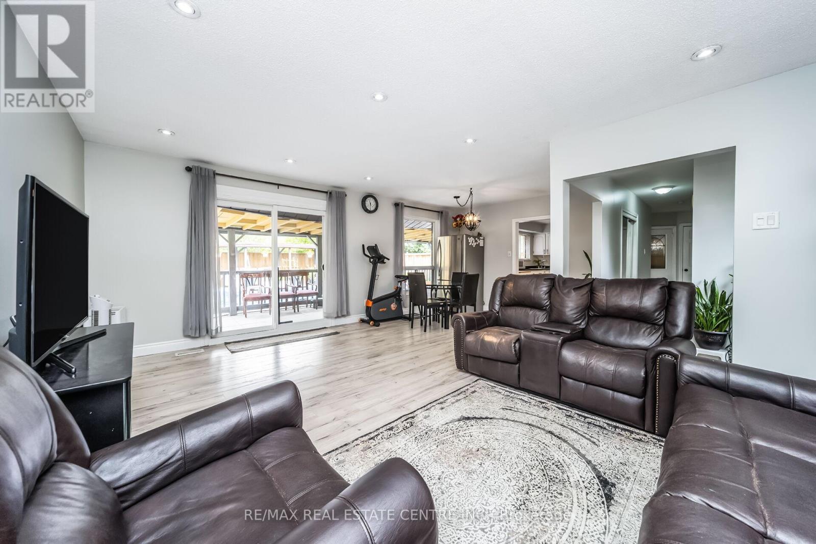 9 Watson Crescent, Brampton, Ontario  L6W 1E5 - Photo 15 - W12494004