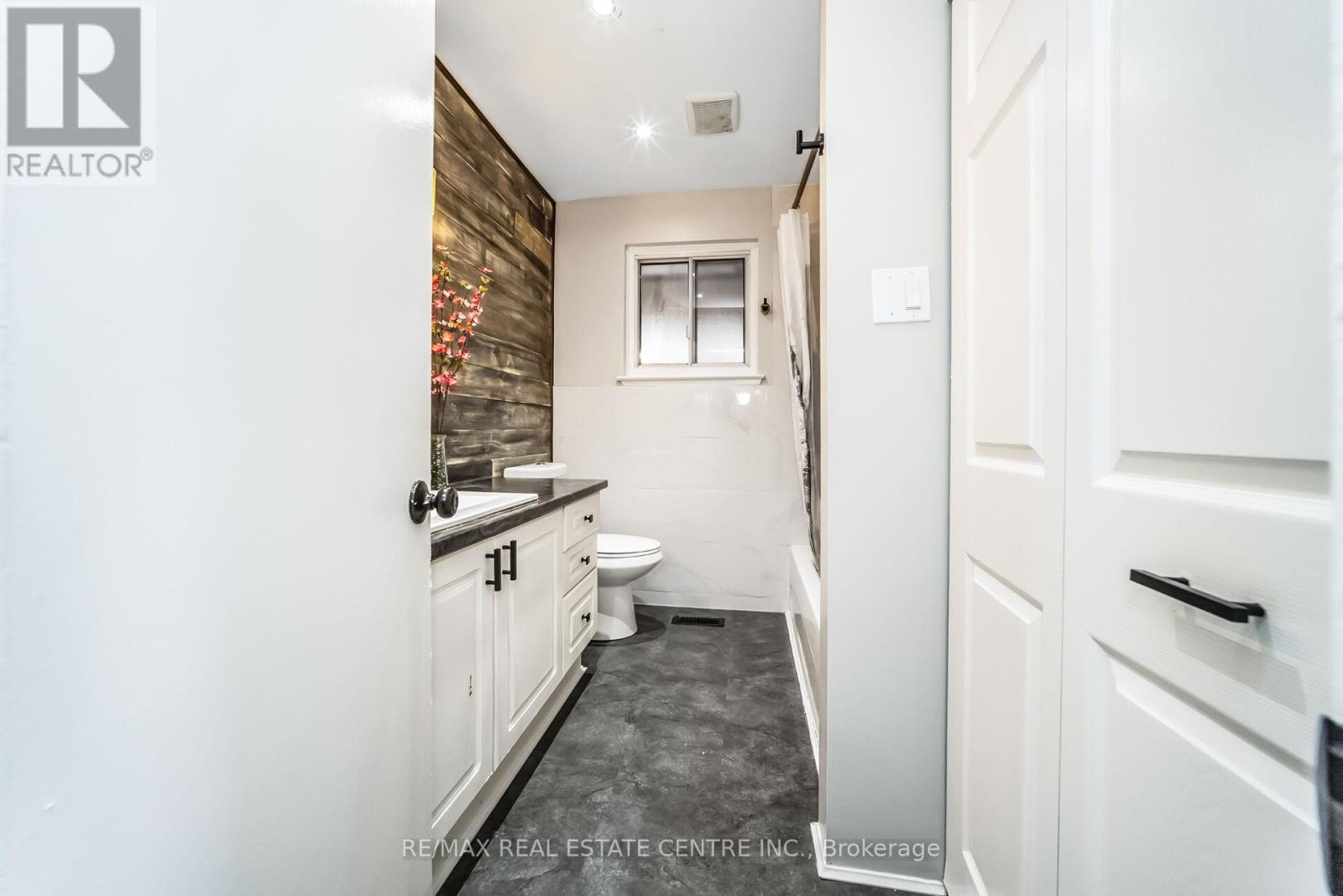 9 Watson Crescent, Brampton, Ontario  L6W 1E5 - Photo 21 - W12494004