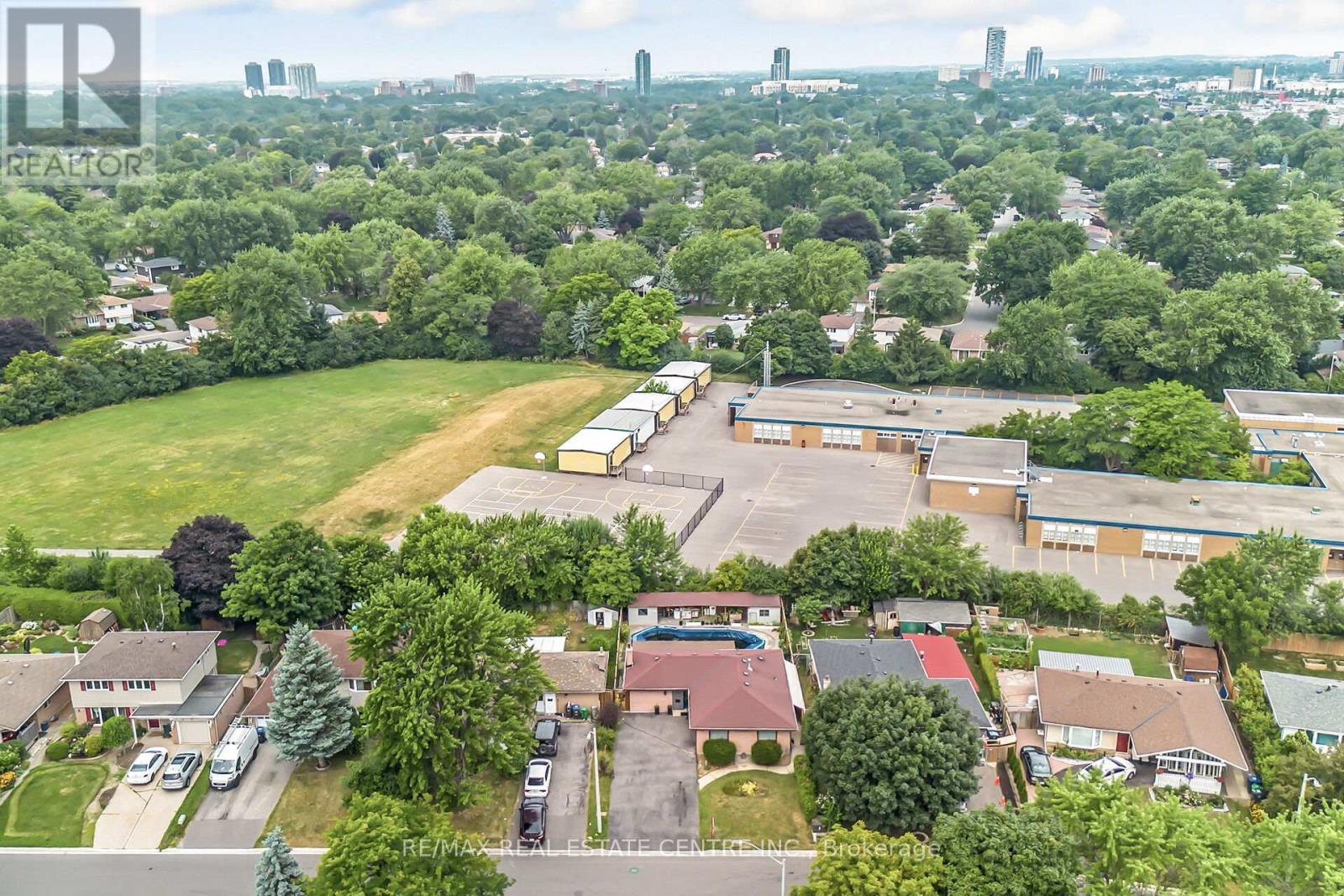 9 Watson Crescent, Brampton, Ontario  L6W 1E5 - Photo 3 - W12494004