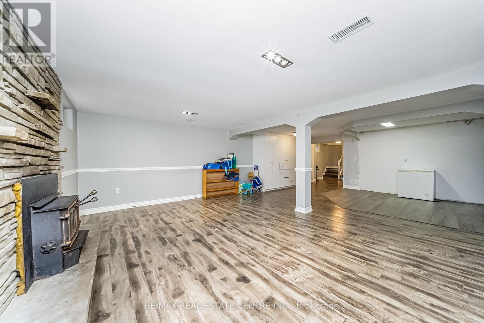 9 Watson Crescent, Brampton, Ontario  L6W 1E5 - Photo 32 - W12494004