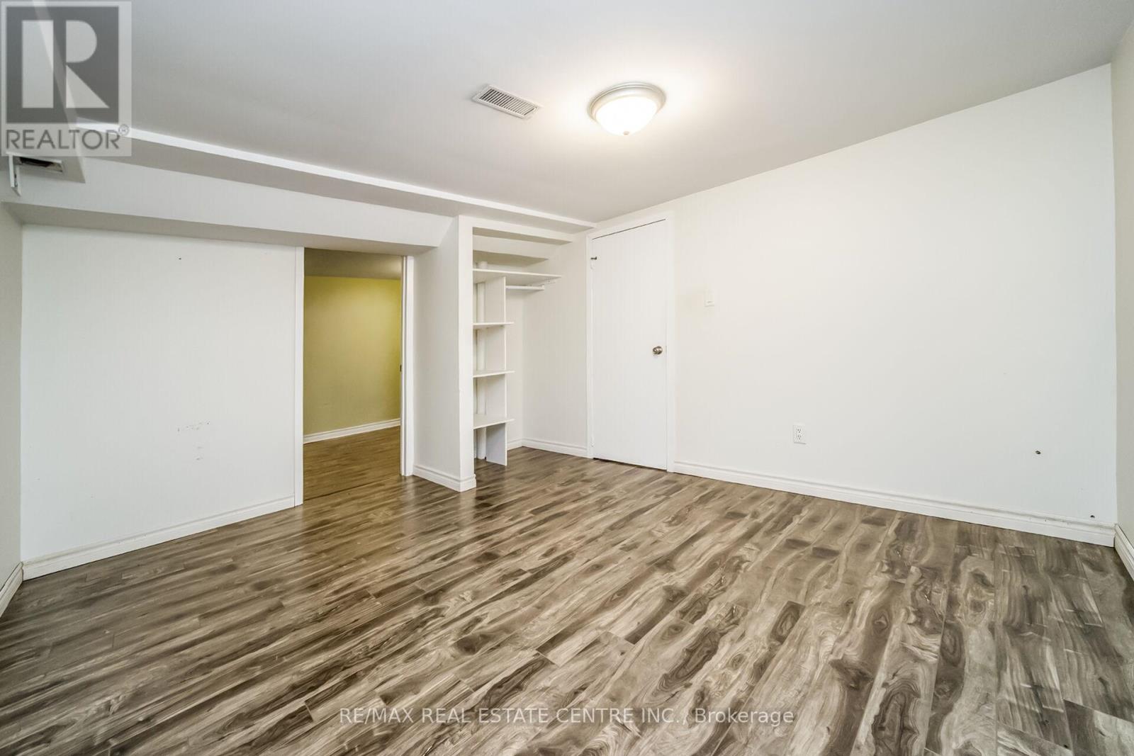 9 Watson Crescent, Brampton, Ontario  L6W 1E5 - Photo 35 - W12494004