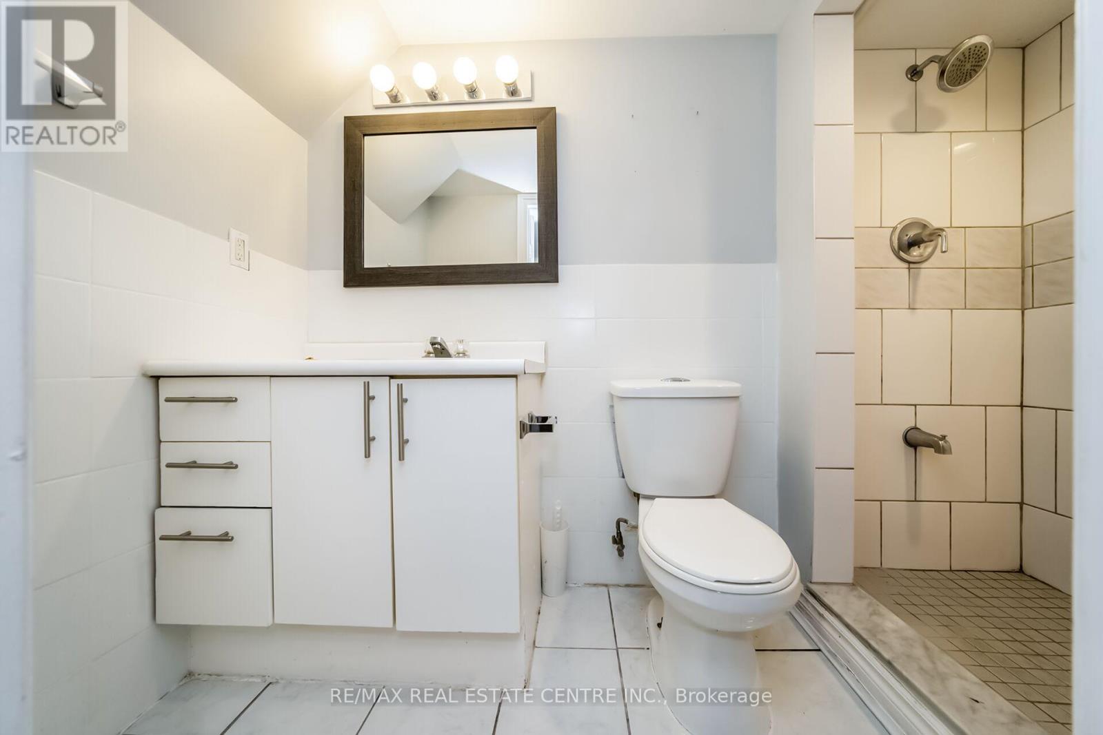 9 Watson Crescent, Brampton, Ontario  L6W 1E5 - Photo 38 - W12494004