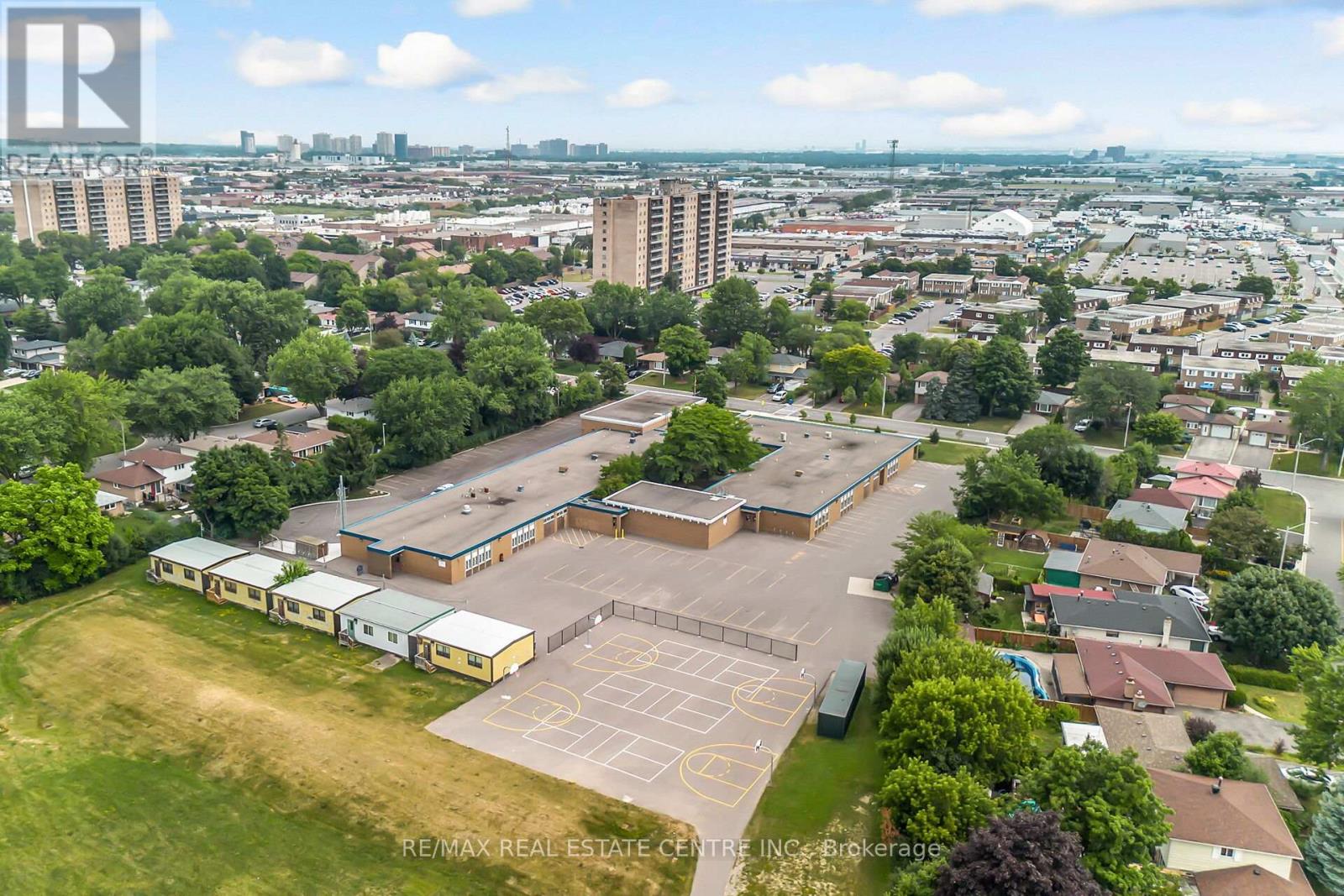 9 Watson Crescent, Brampton, Ontario  L6W 1E5 - Photo 41 - W12494004