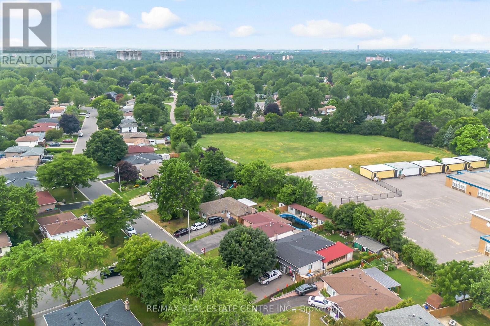 9 Watson Crescent, Brampton, Ontario  L6W 1E5 - Photo 44 - W12494004