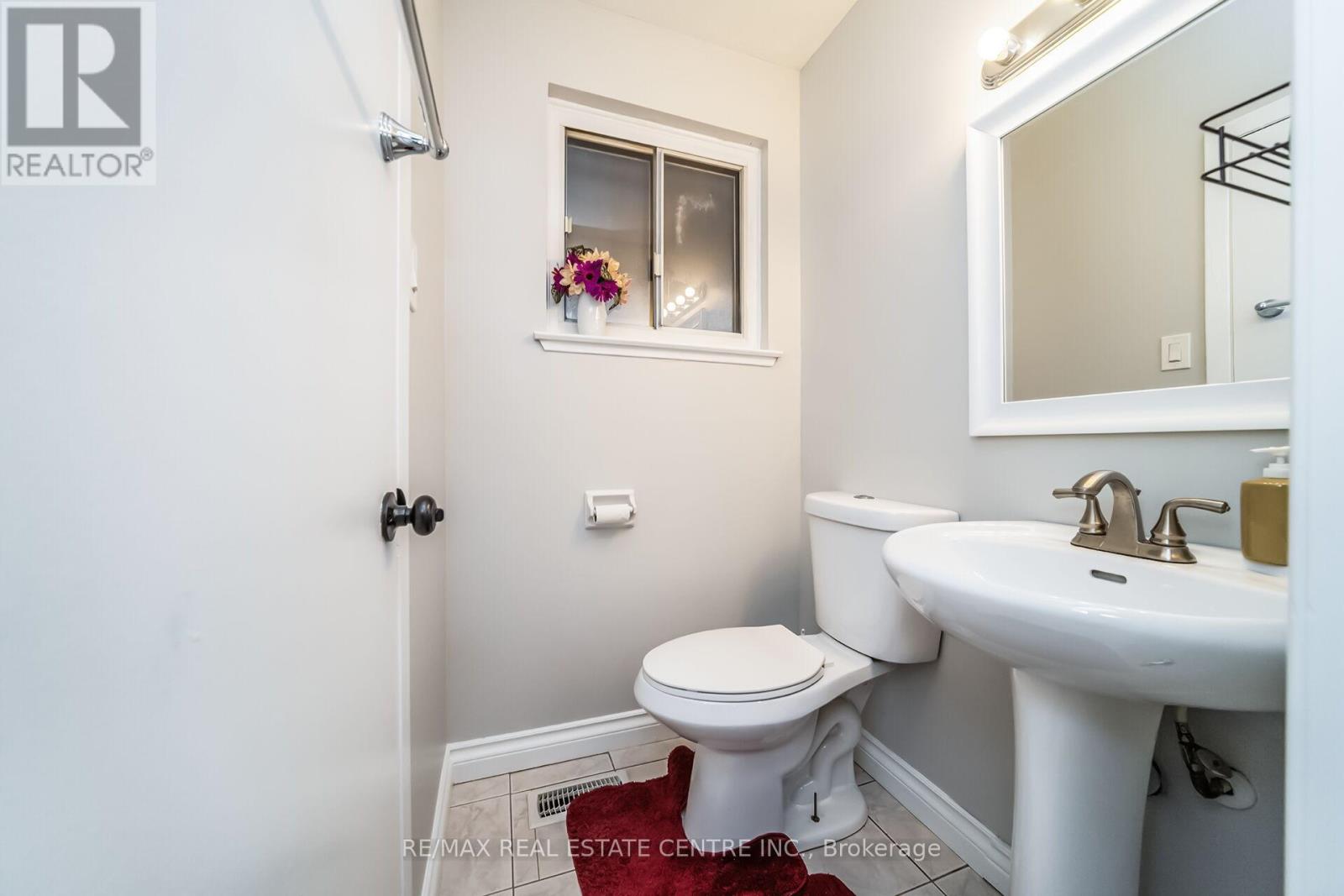 9 Watson Crescent, Brampton, Ontario  L6W 1E5 - Photo 9 - W12494004