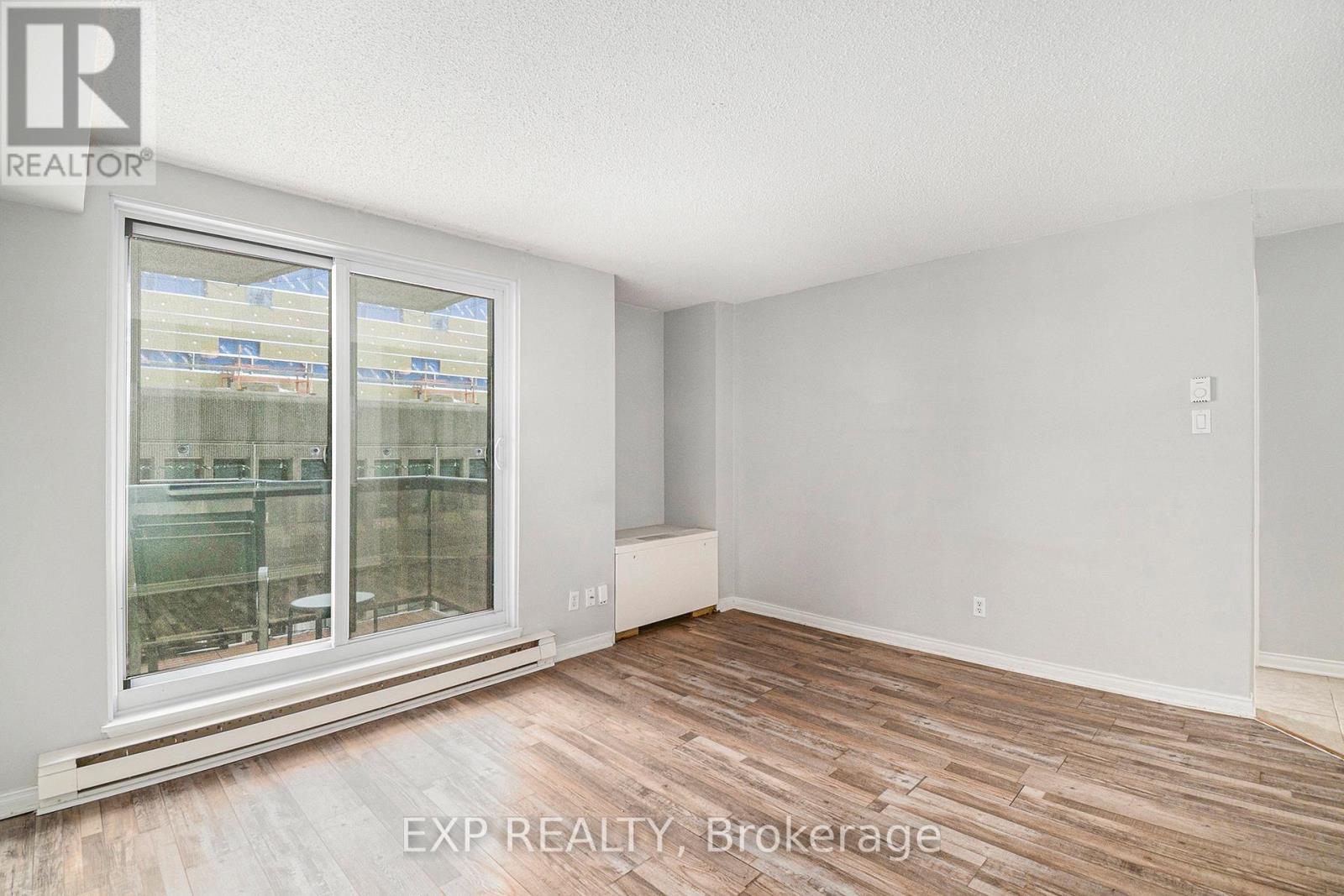 1402 - 199 Kent Street, Ottawa, Ontario  K2P 2K8 - Photo 18 - X12494094