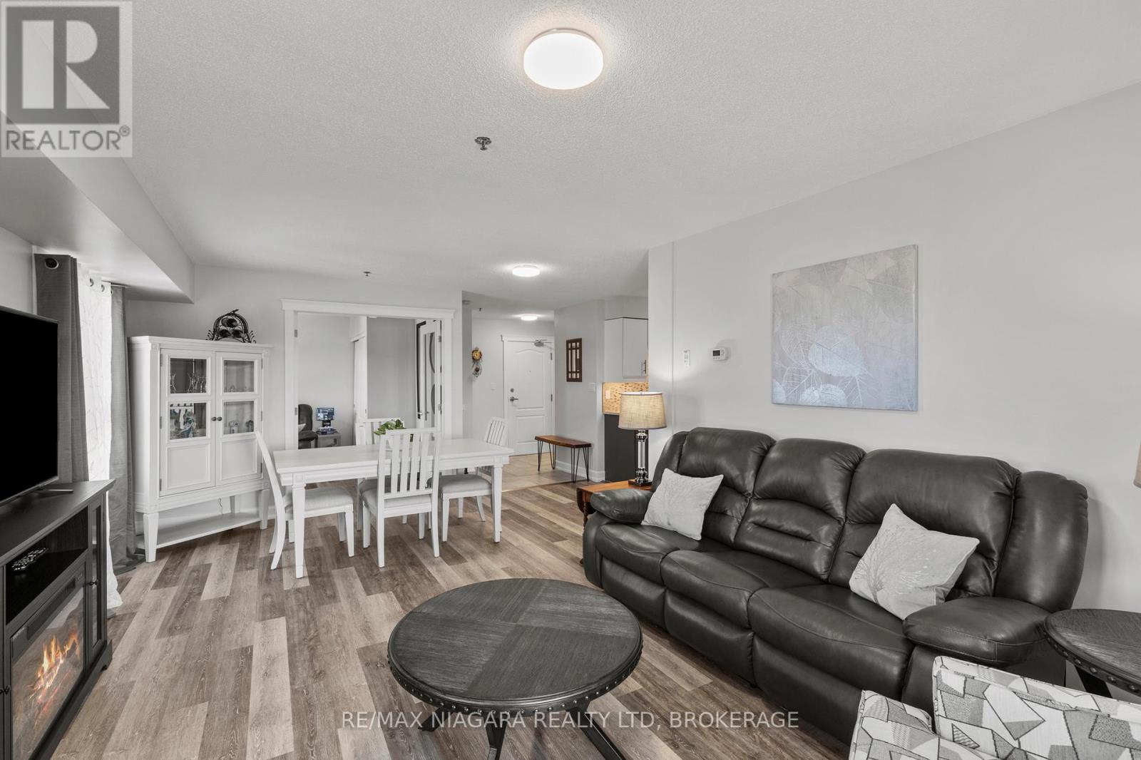 1304 - 330 Prince Charles Drive, Welland, Ontario  L3C 7B3 - Photo 10 - X12494066