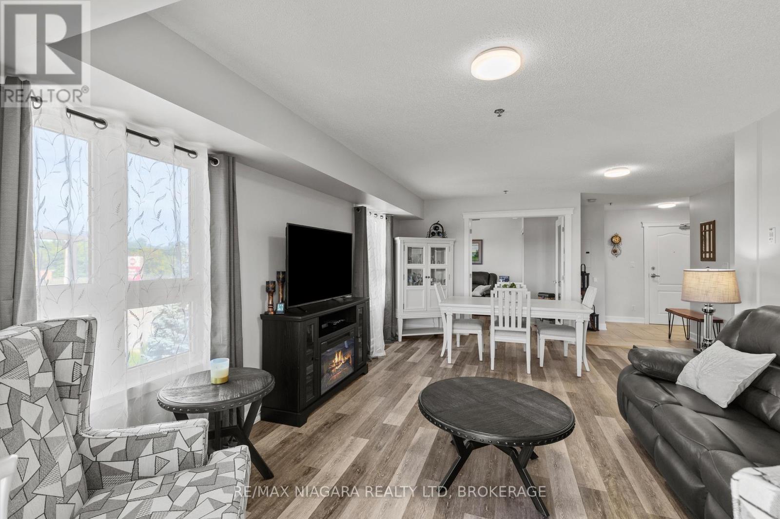 1304 - 330 Prince Charles Drive, Welland, Ontario  L3C 7B3 - Photo 12 - X12494066