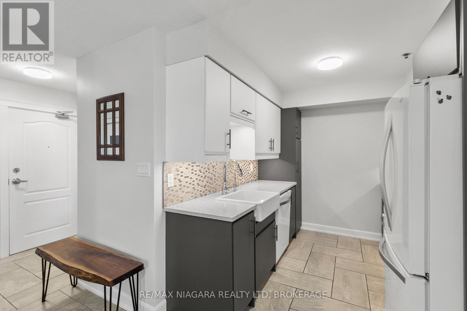 1304 - 330 Prince Charles Drive, Welland, Ontario  L3C 7B3 - Photo 13 - X12494066