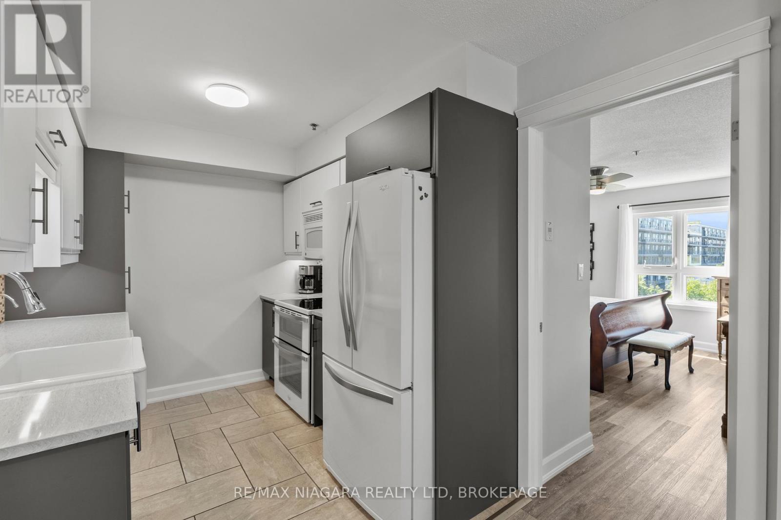 1304 - 330 Prince Charles Drive, Welland, Ontario  L3C 7B3 - Photo 14 - X12494066