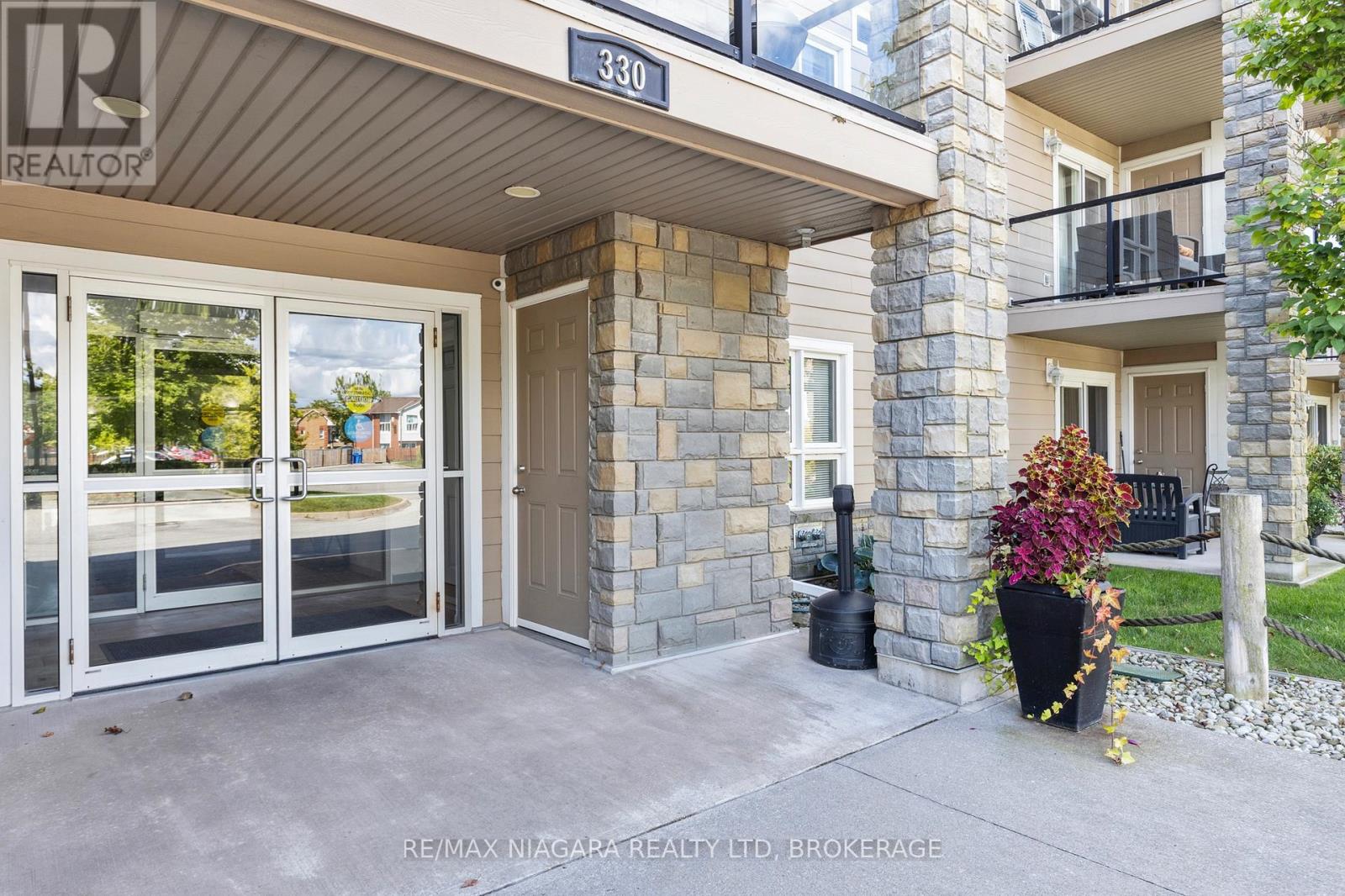 1304 - 330 Prince Charles Drive, Welland, Ontario  L3C 7B3 - Photo 2 - X12494066