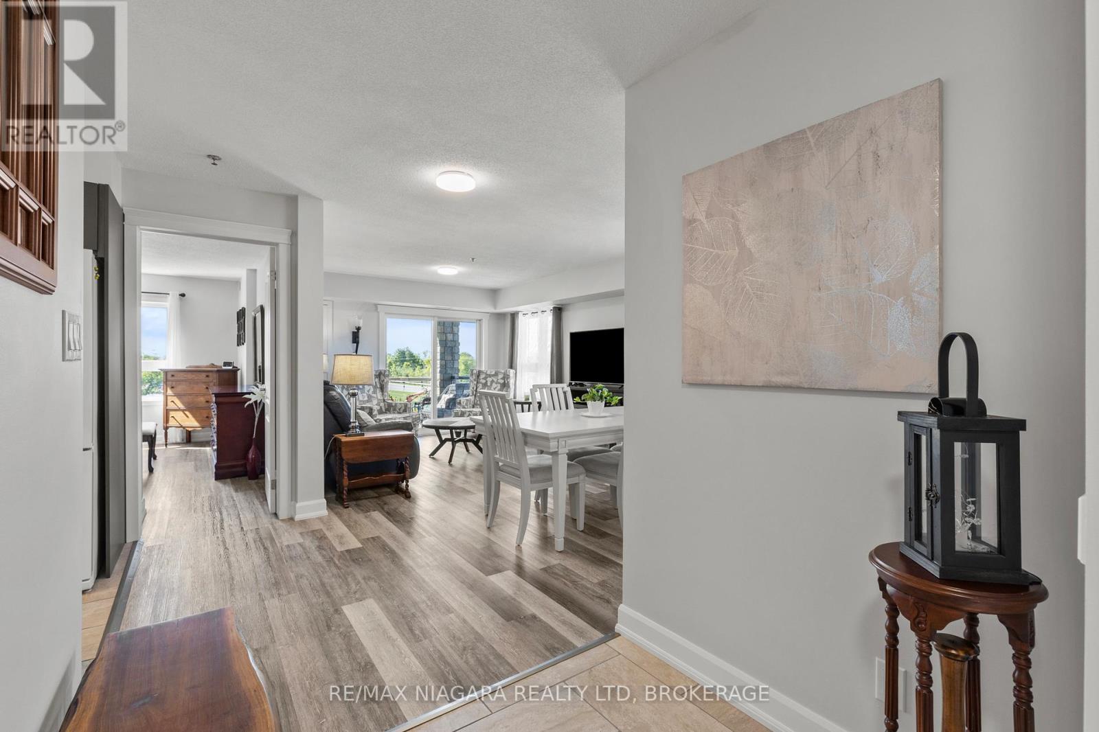 1304 - 330 Prince Charles Drive, Welland, Ontario  L3C 7B3 - Photo 4 - X12494066