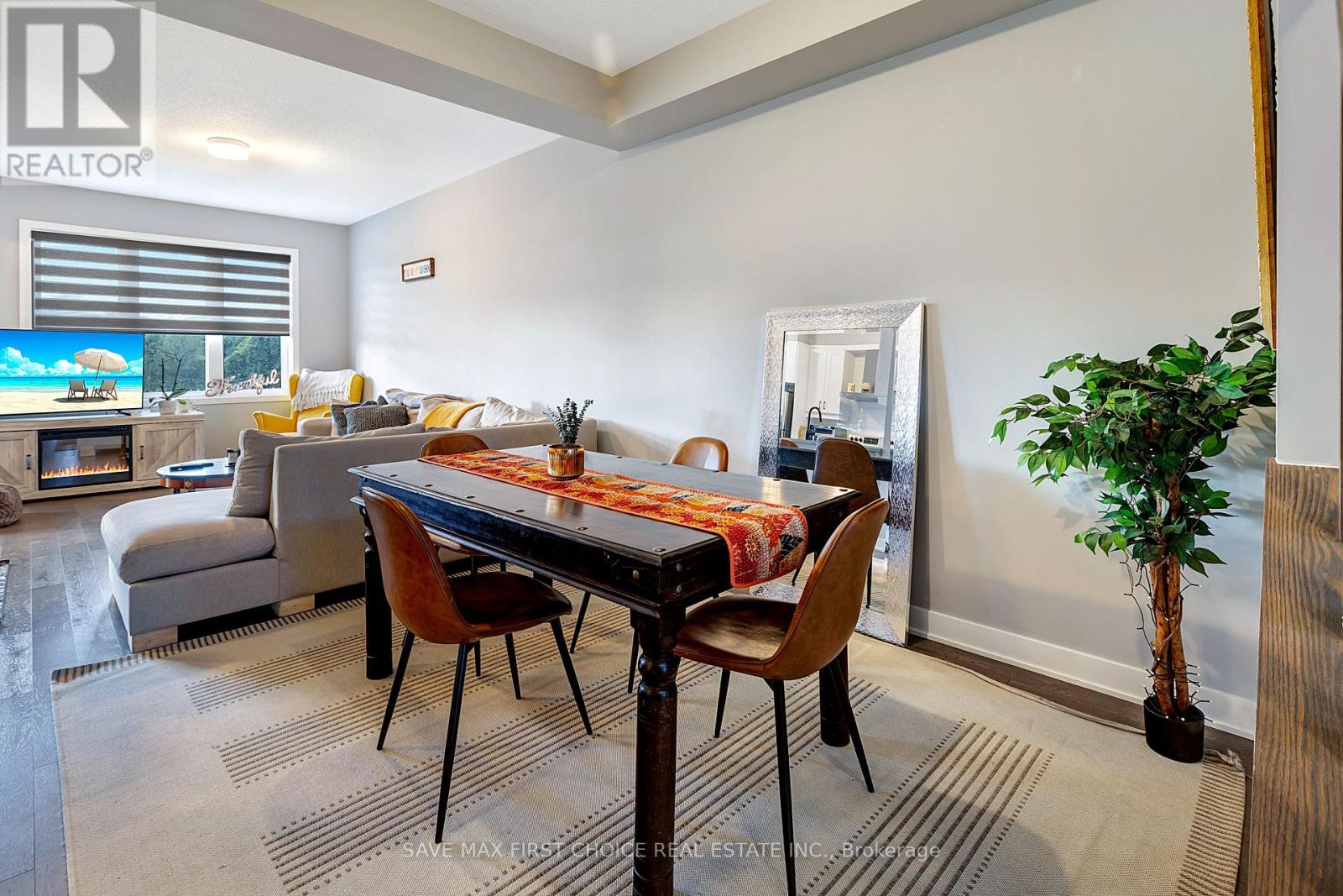 2070 Winsome Terrace, Ottawa, Ontario  K4A 5M9 - Photo 4 - X12493980