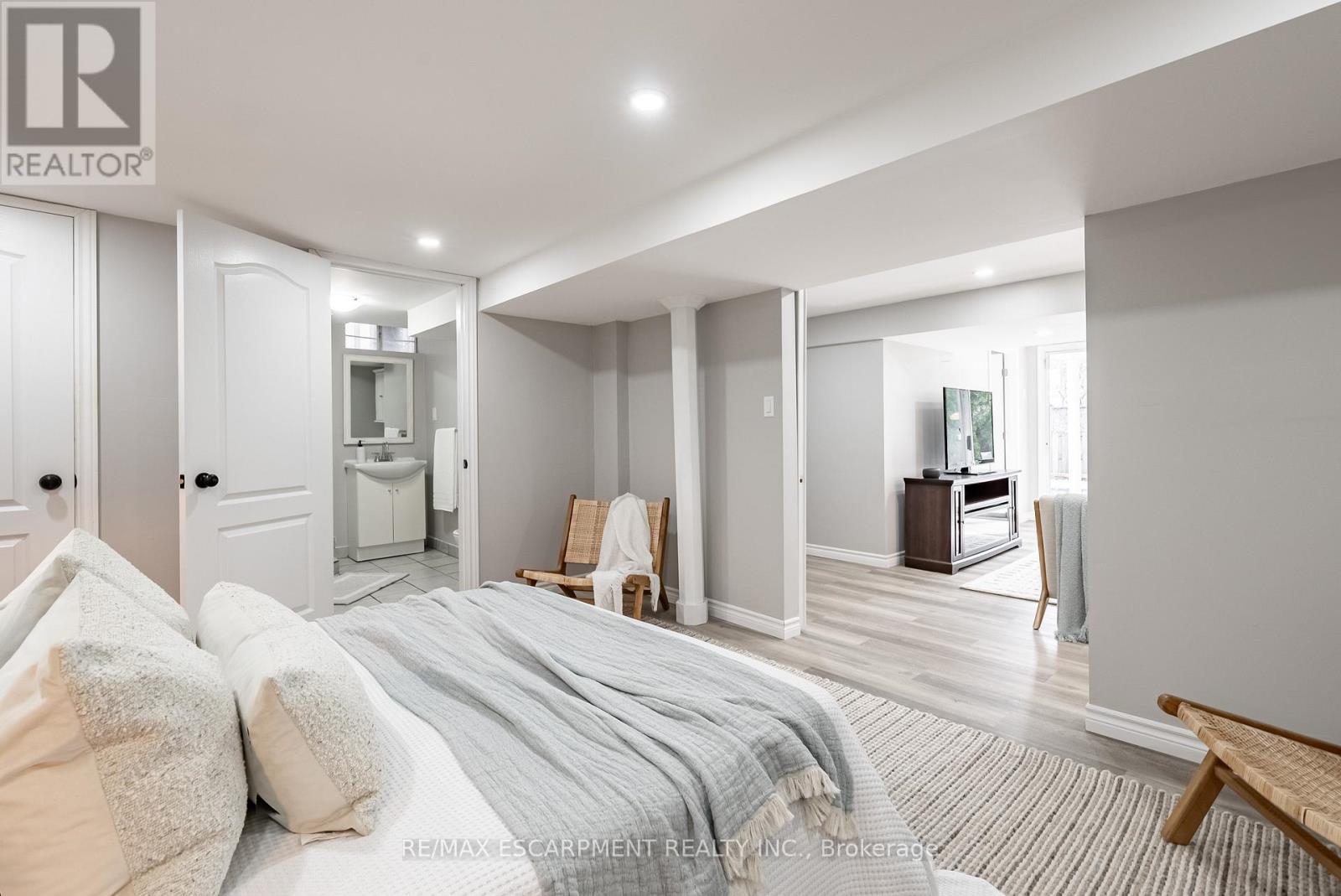 680 Rexford Drive, Hamilton, Ontario  L8W 3G1 - Photo 35 - X12494006