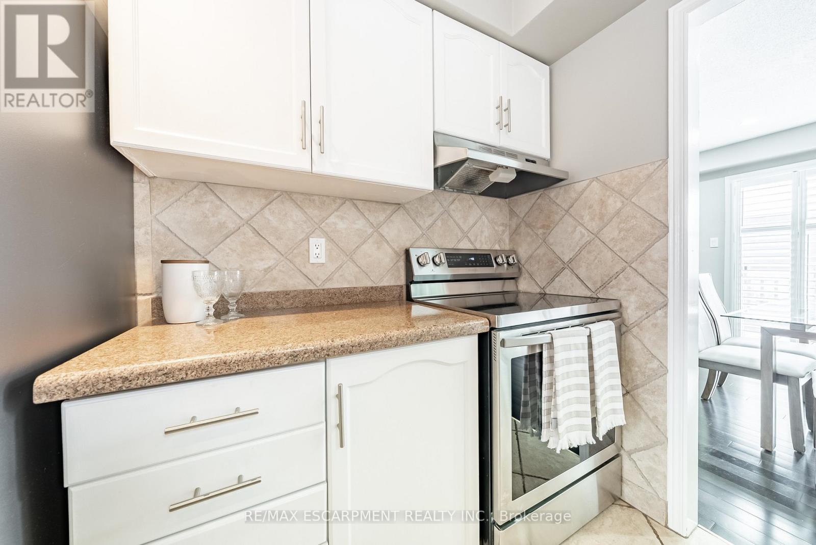 680 Rexford Drive, Hamilton, Ontario  L8W 3G1 - Photo 8 - X12494006
